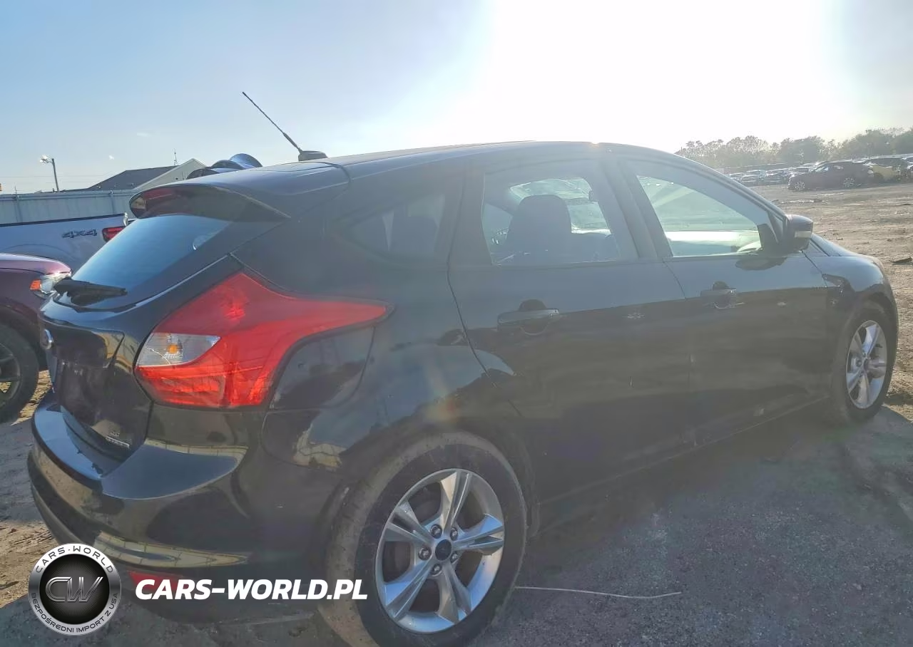 2014 Ford Focus Se VIN:1FADP3K29EL260812 - 3