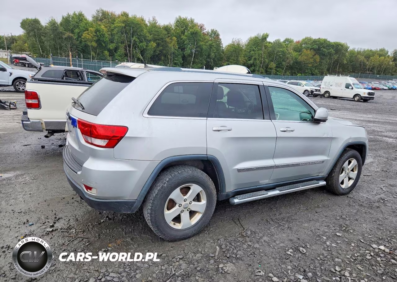 2013 Jeep Grand Cherokee Laredo VIN:1C4RJFAG5DC640342 - 3