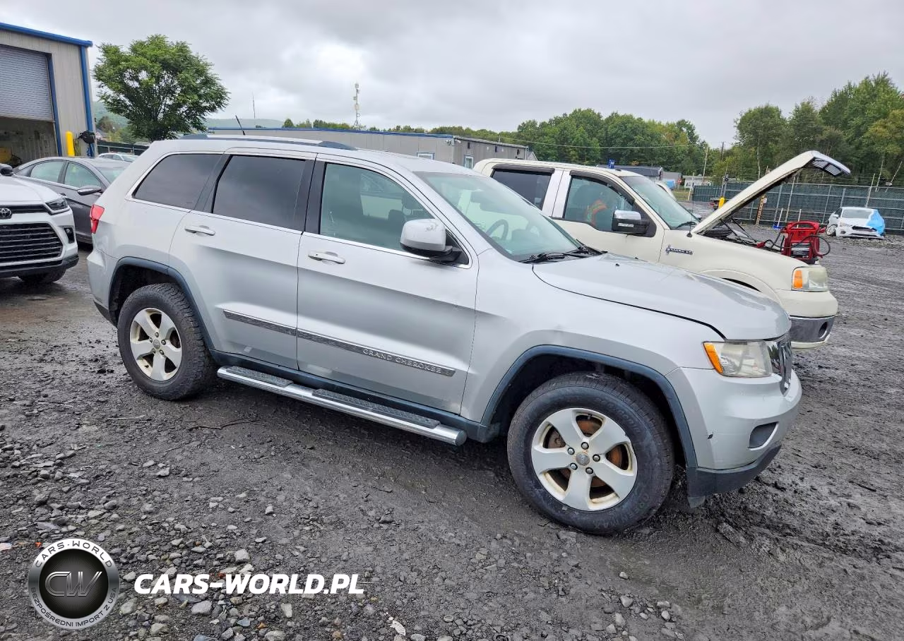 2013 Jeep Grand Cherokee Laredo VIN:1C4RJFAG5DC640342 - 4