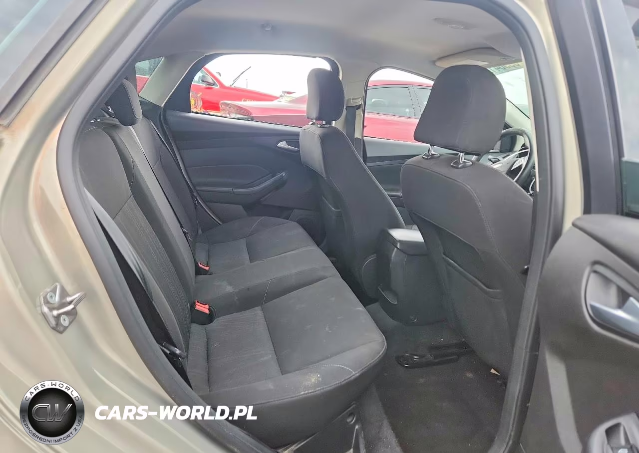 2015 Ford Focus Se VIN:1FADP3F27FL256415 - 10