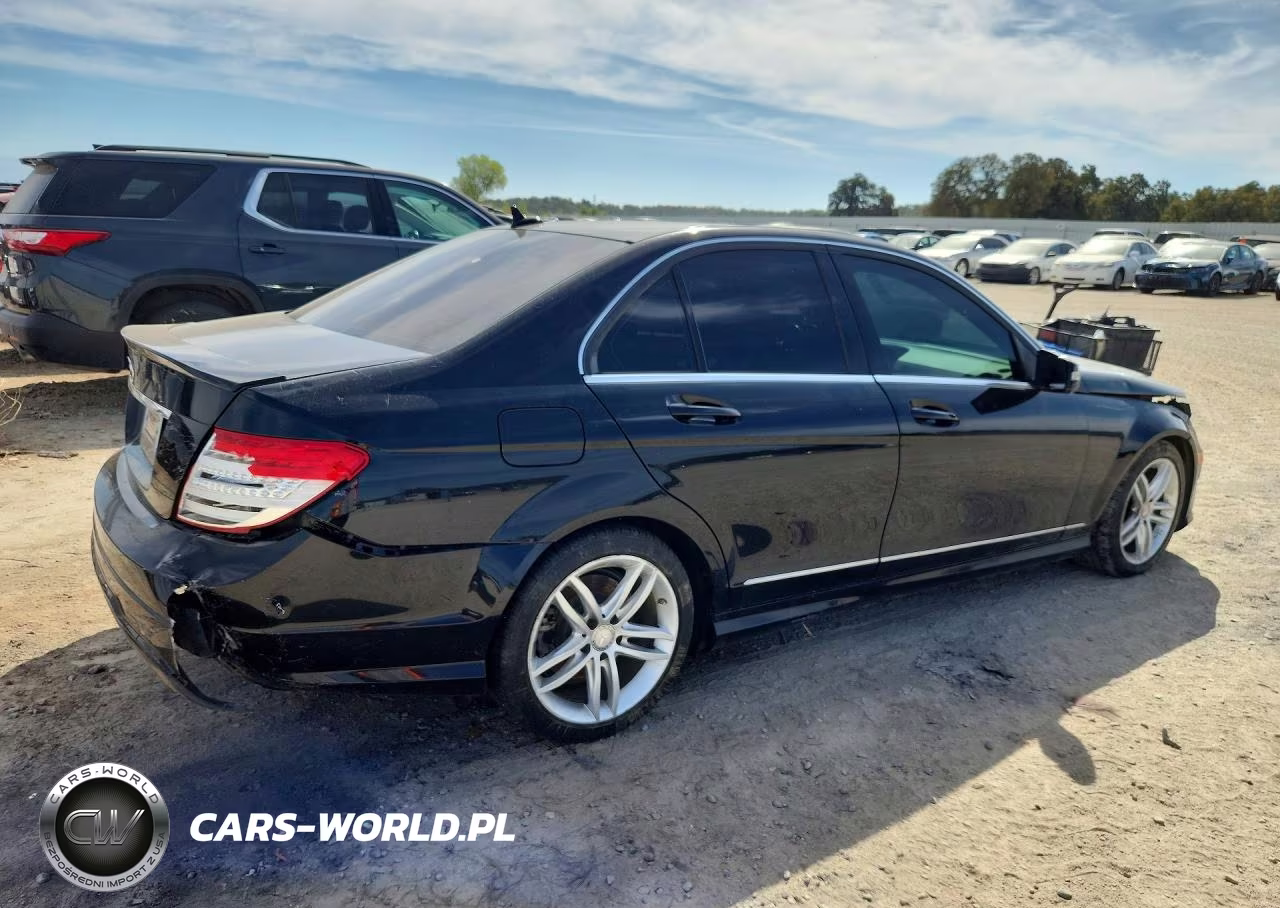 2013 Mercedes-Benz C 250 VIN:WDDGF4HB8DR254900 - 3