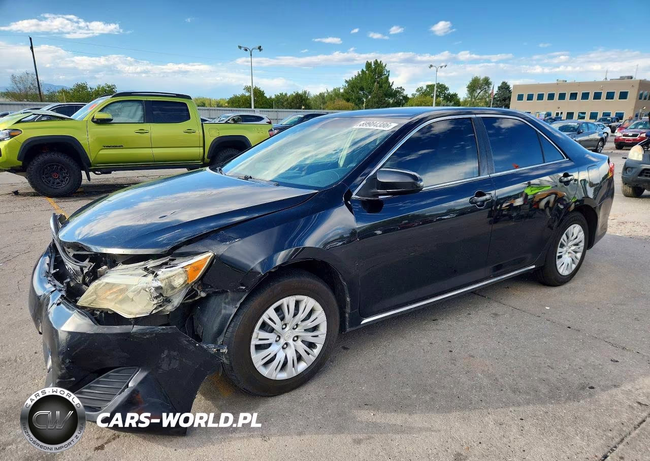 2013 Toyota Camry Le – zdjęcie 1 z 12