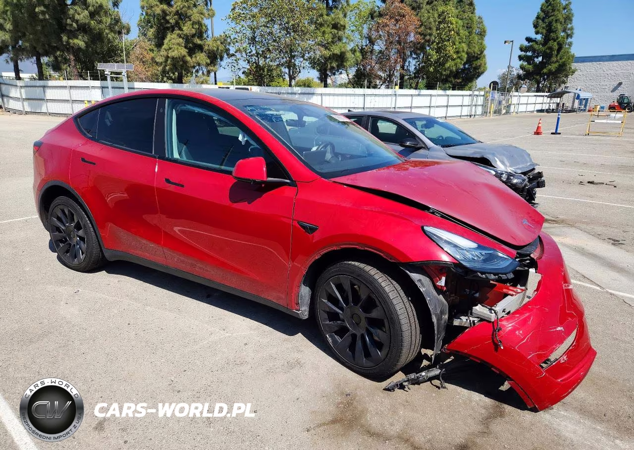 2023 Tesla Model Y VIN:7SAYGDEE9PA076340 - 4