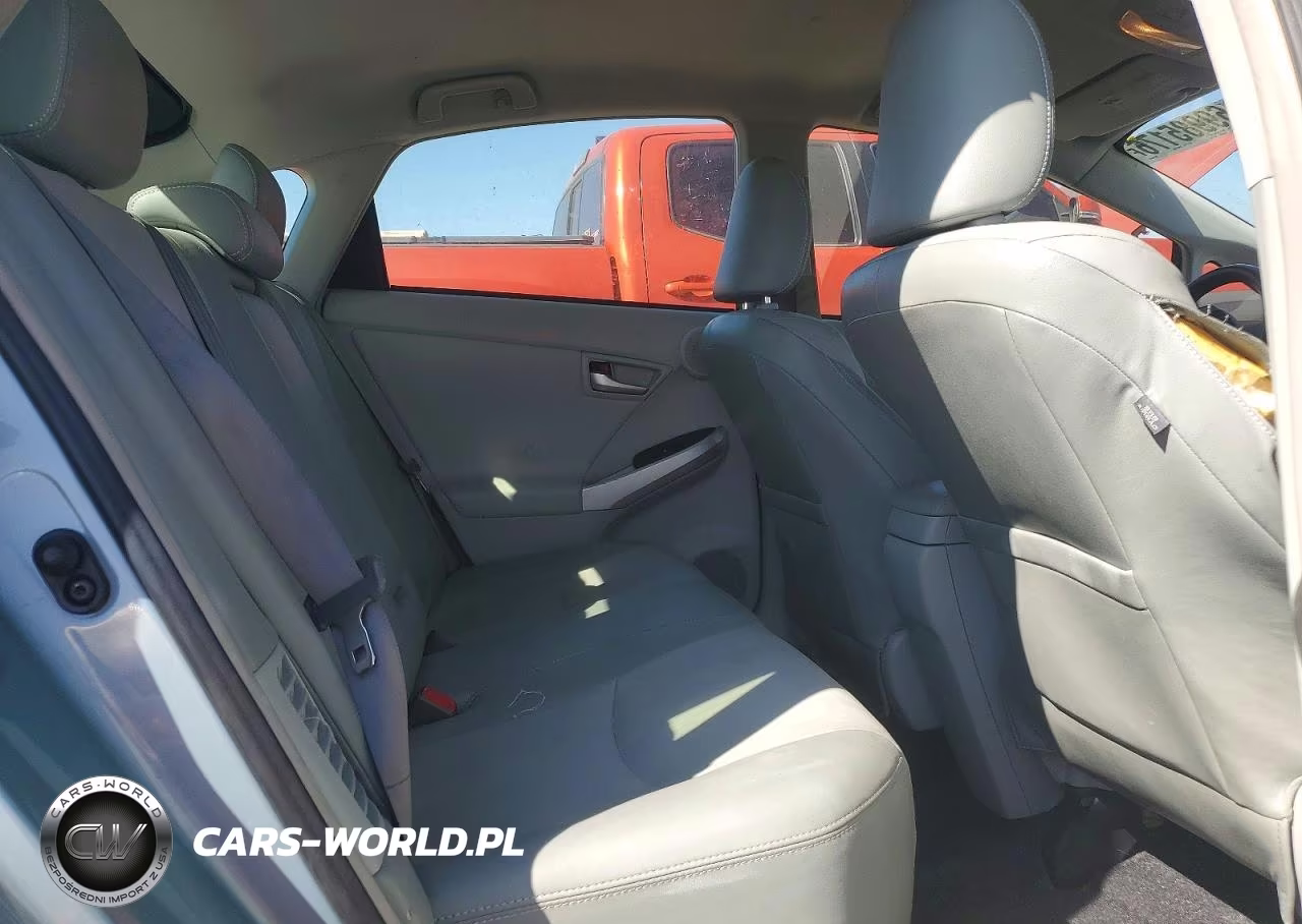 2015 Toyota Prius Four VIN:JTDKN3DU5F1936028 - 10