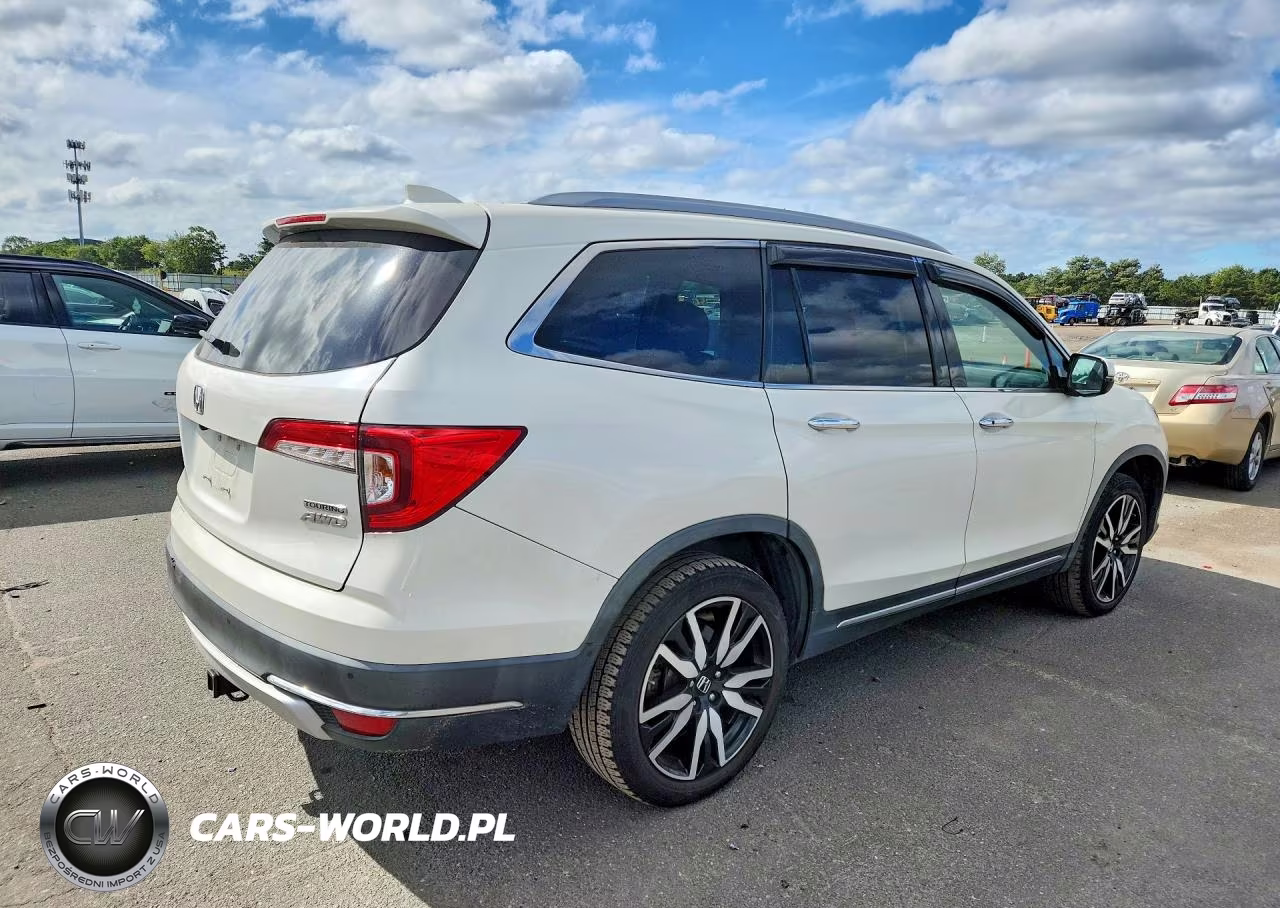 2019 Honda Pilot Touring VIN:5FNYF6H93KB009271 - 3