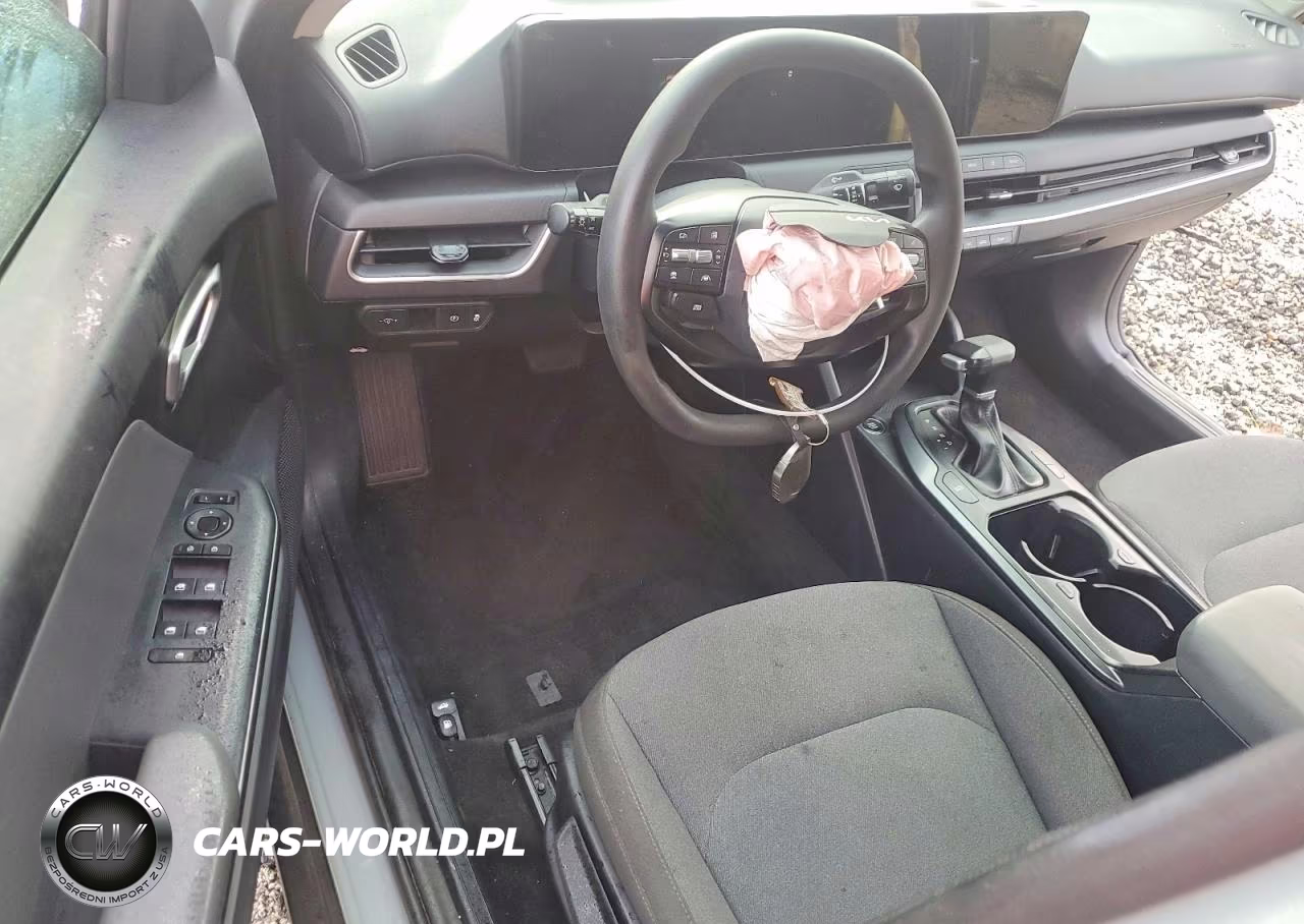 2025 Kia K4 Lxs VIN:3KPFT4DE9SE057967 - 8
