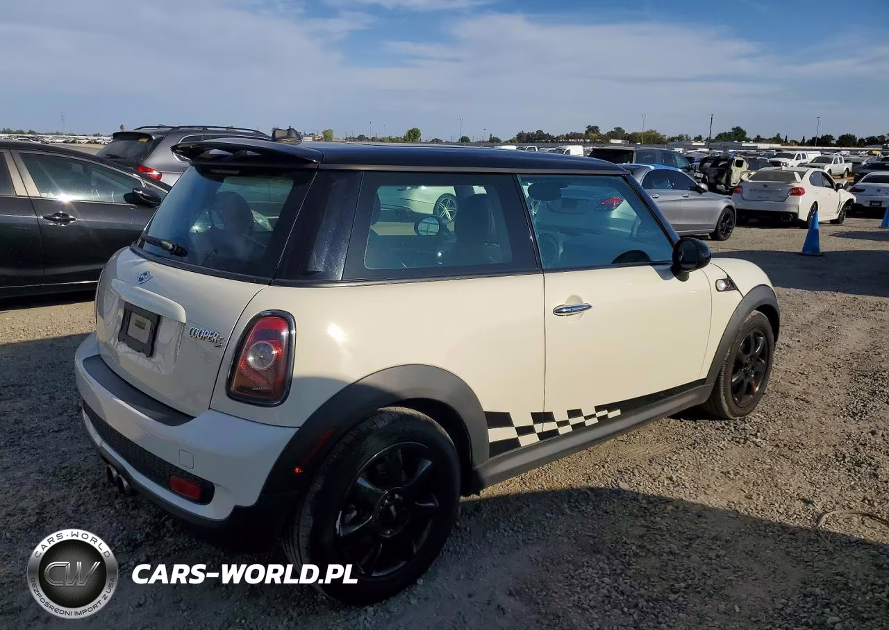 2009 Mini Cooper S VIN:WMWMF73509TW82631 - 3