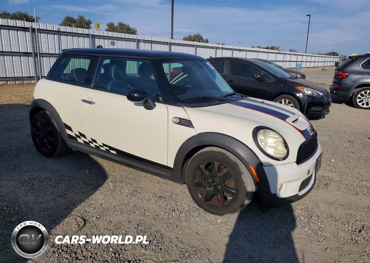 2009 Mini Cooper S VIN:WMWMF73509TW82631 - 4