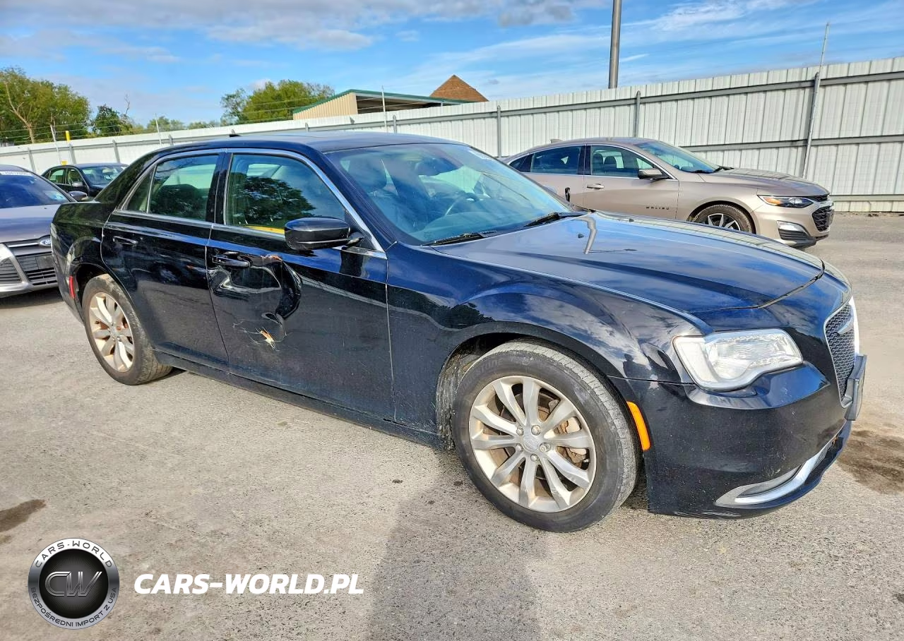 2016 Chrysler 300 Limited VIN:2C3CCARGXGH161945 - 4