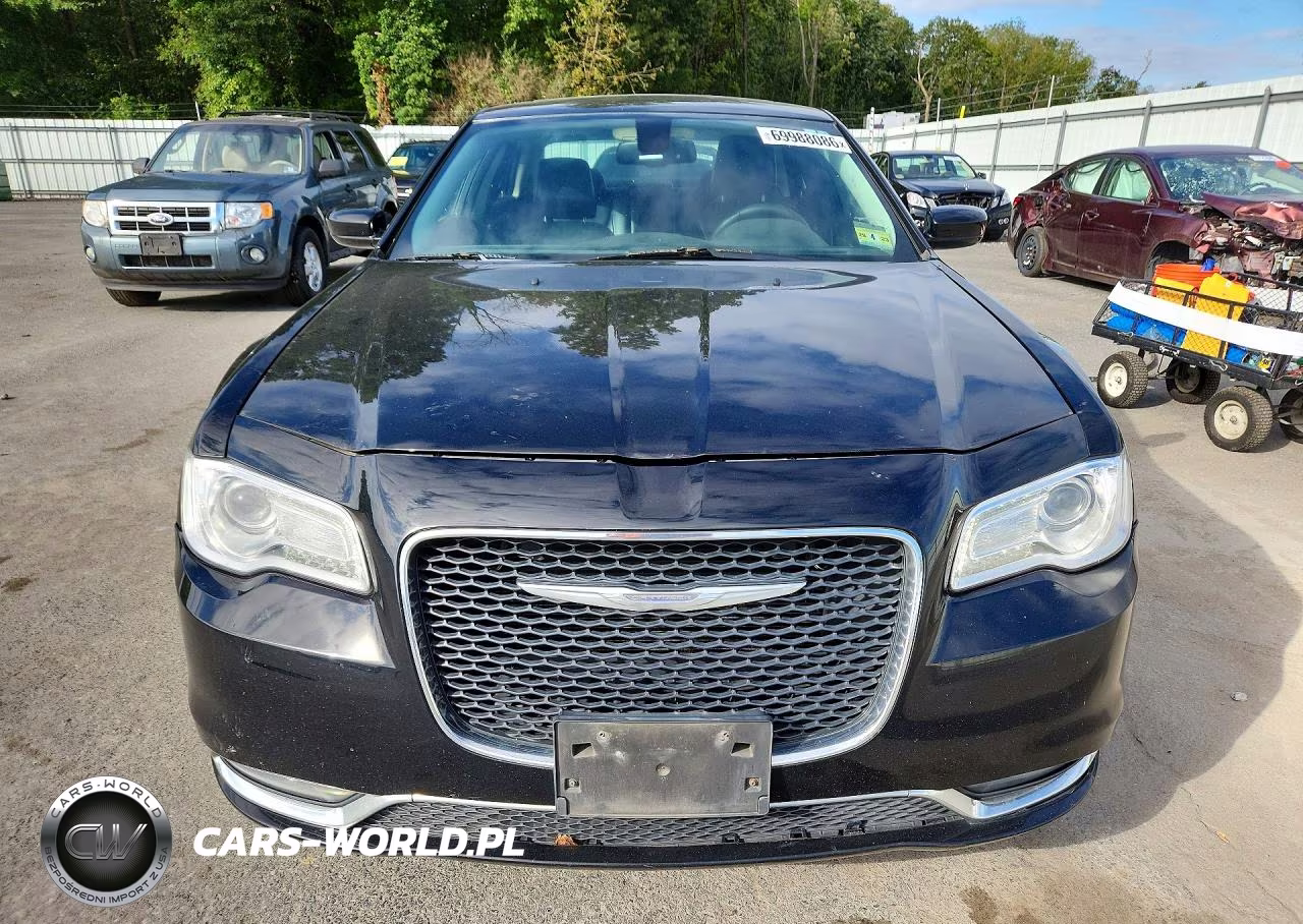 2016 Chrysler 300 Limited VIN:2C3CCARGXGH161945 - 5