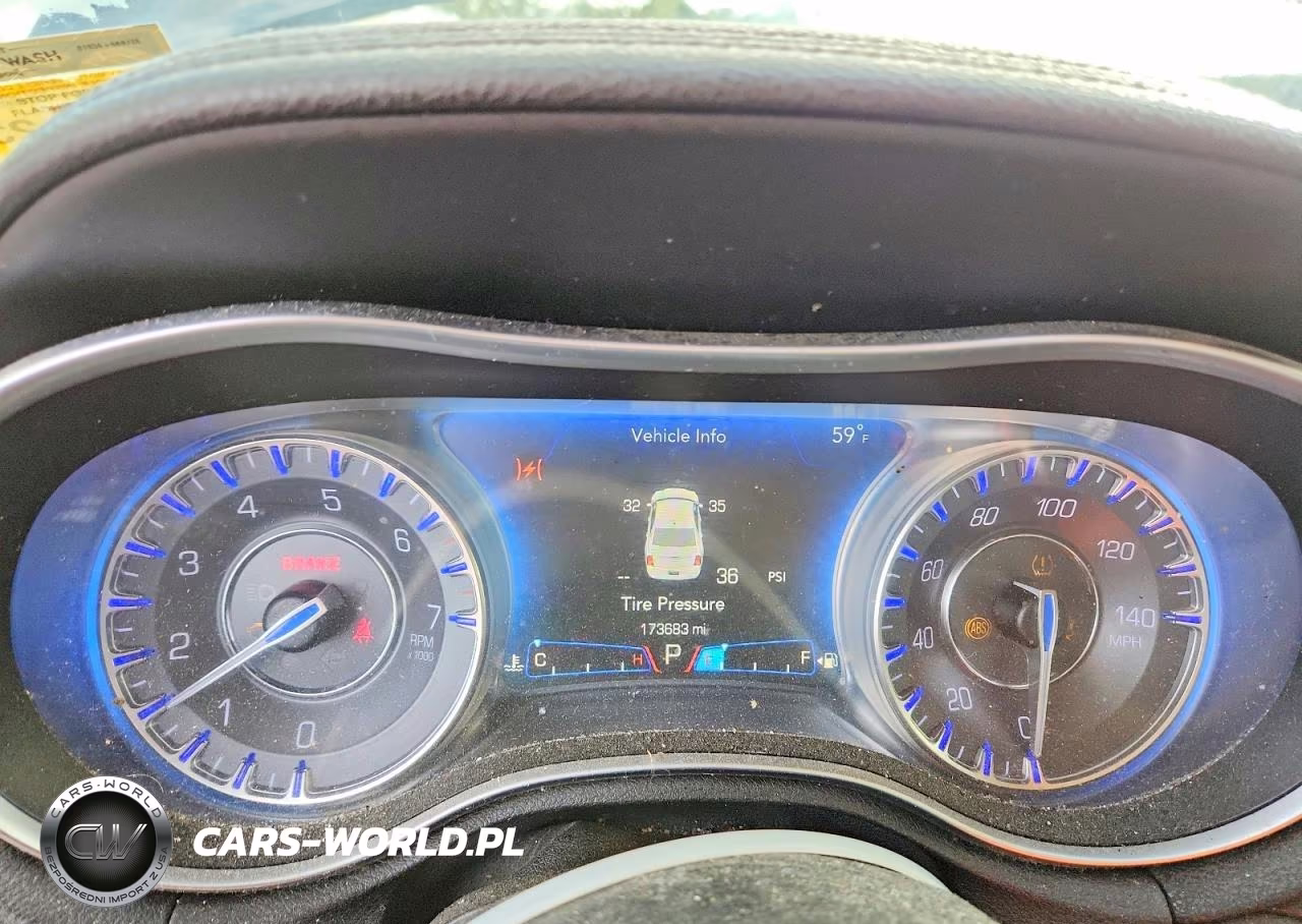 2016 Chrysler 300 Limited VIN:2C3CCARGXGH161945 - 9