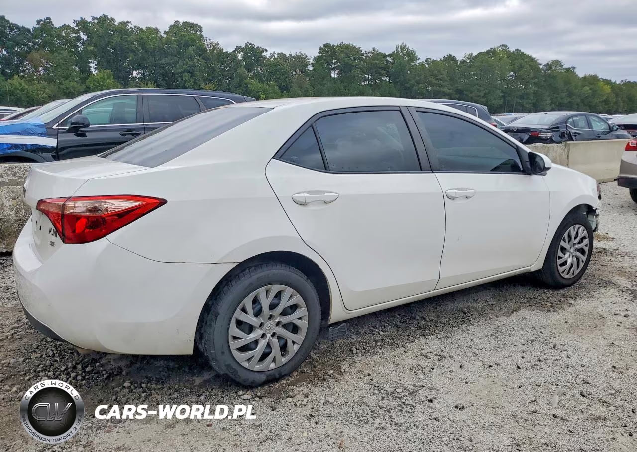 2019 Toyota Corolla Le VIN:5YFBURHE1KP911075 - 3