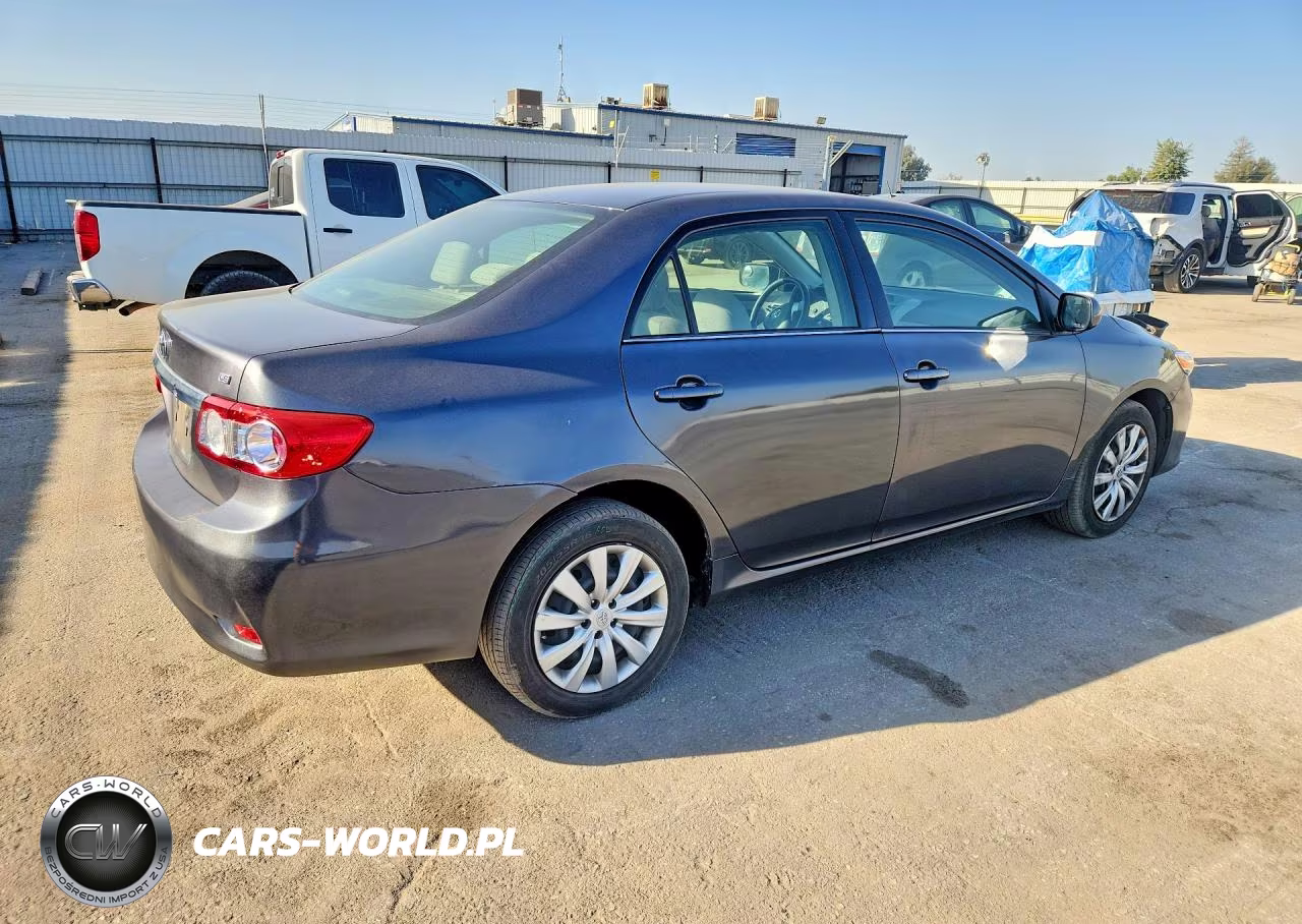 2013 Toyota Corolla Le VIN:JTDBU4EE7DJ117776 - 3