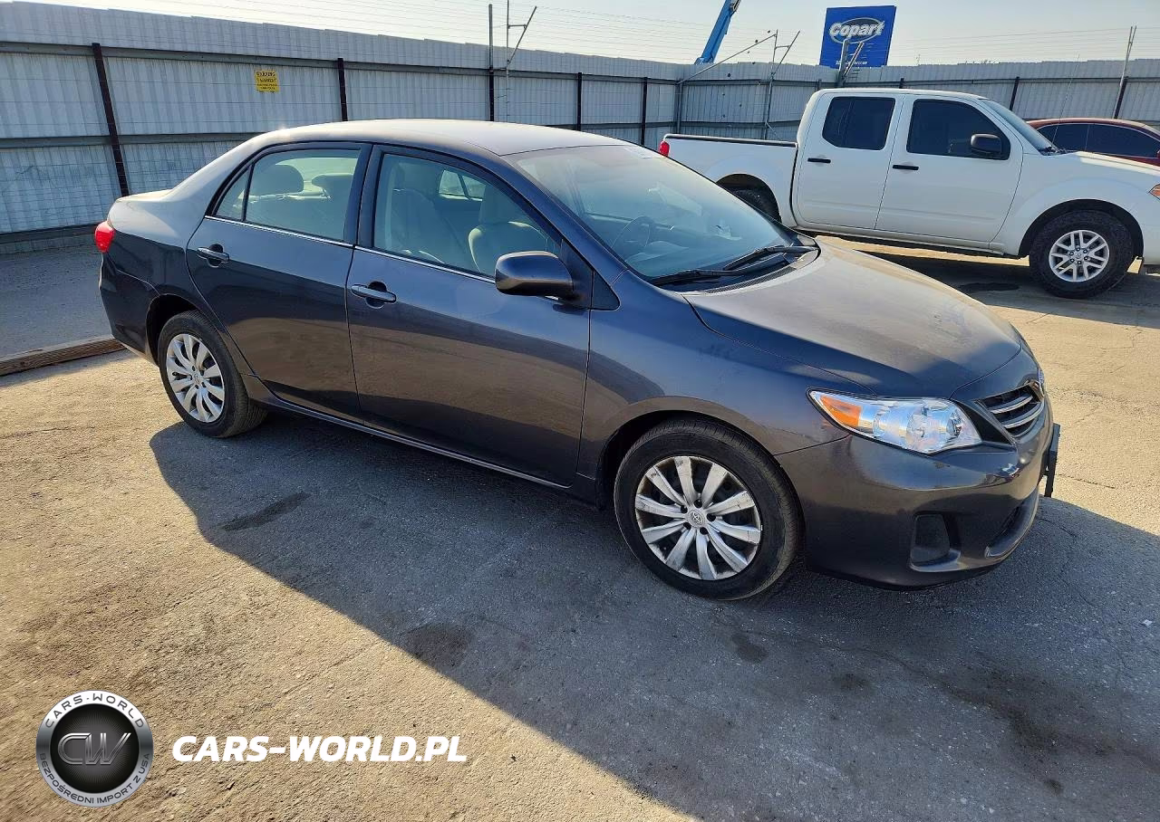 2013 Toyota Corolla Le VIN:JTDBU4EE7DJ117776 - 4