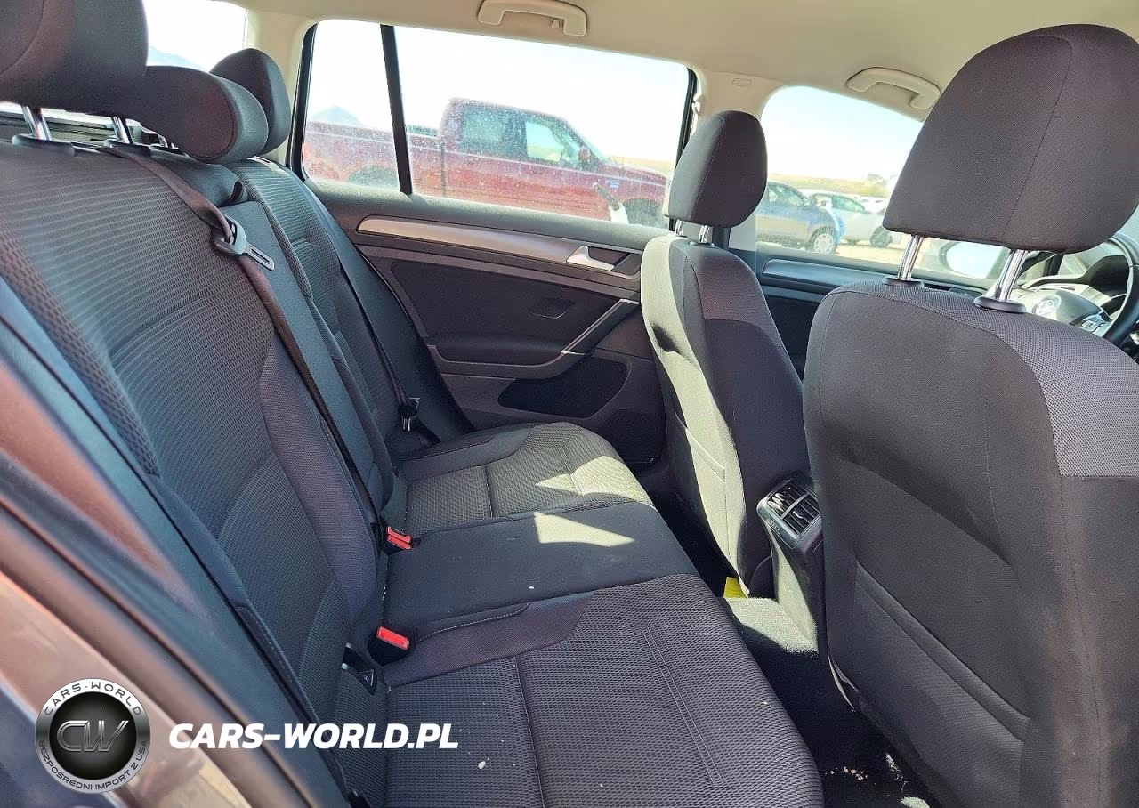 2018 Volkswagen Golf Sportwagen S VIN:3VW117AU6JM752454 - 10