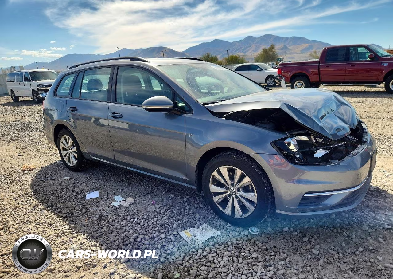 2018 Volkswagen Golf Sportwagen S VIN:3VW117AU6JM752454 - 4
