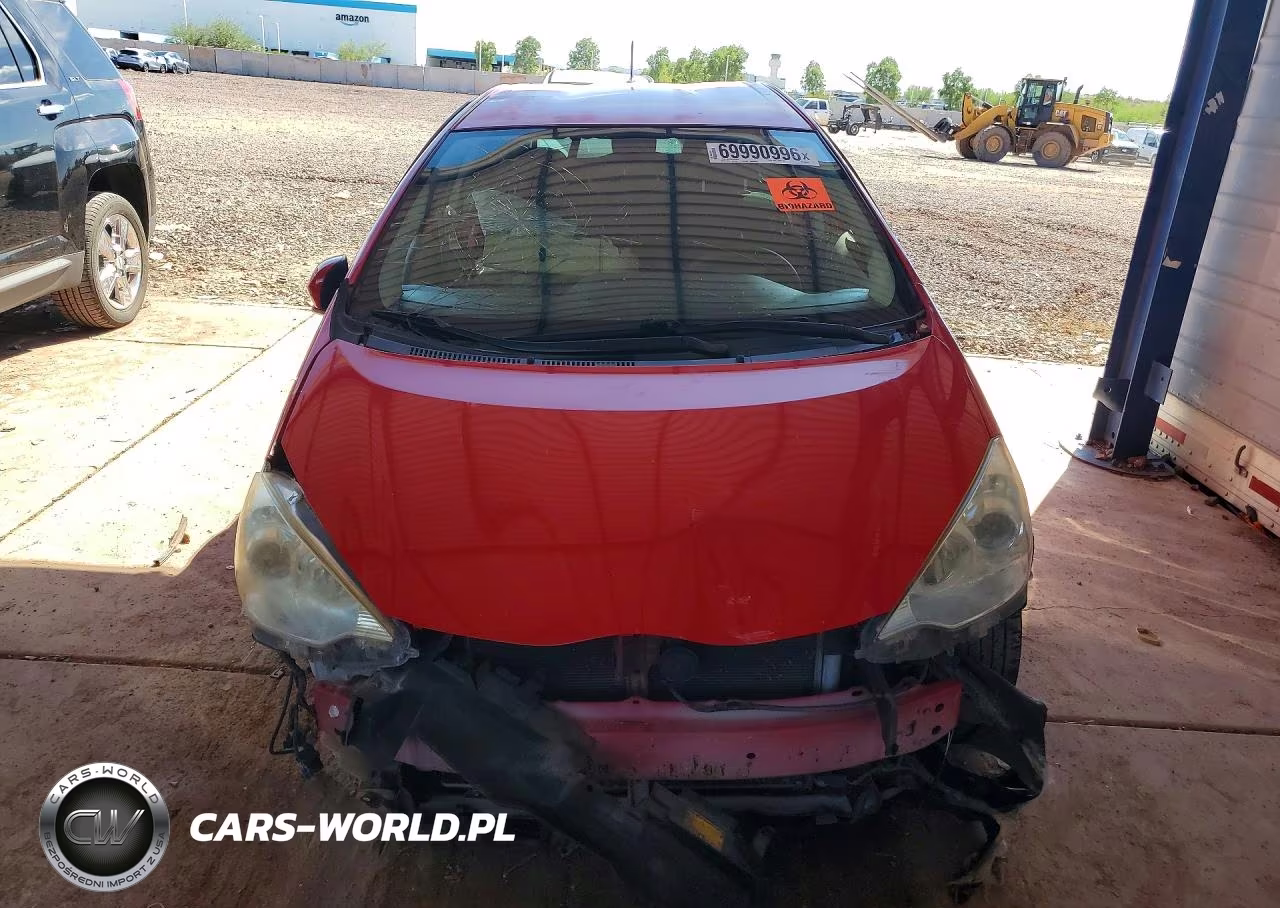 2013 Toyota Prius C Three VIN:JTDKDTB37D1533758 - 5