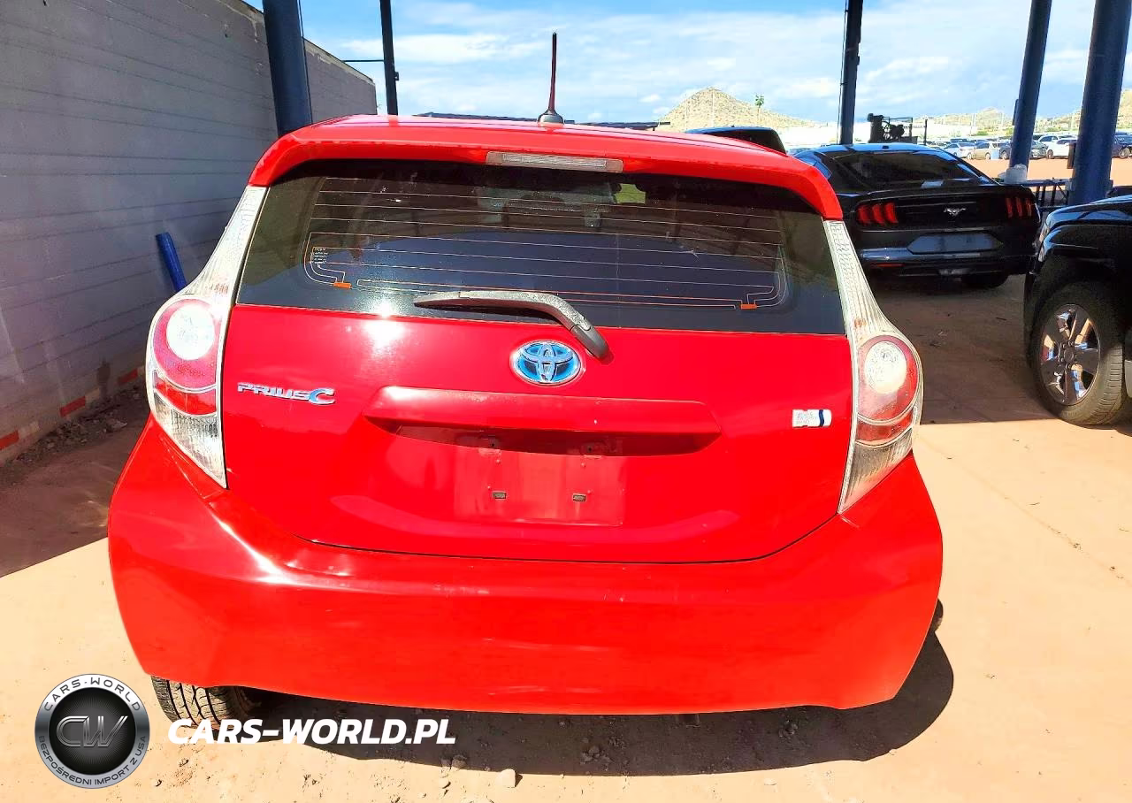 2013 Toyota Prius C Three VIN:JTDKDTB37D1533758 - 6