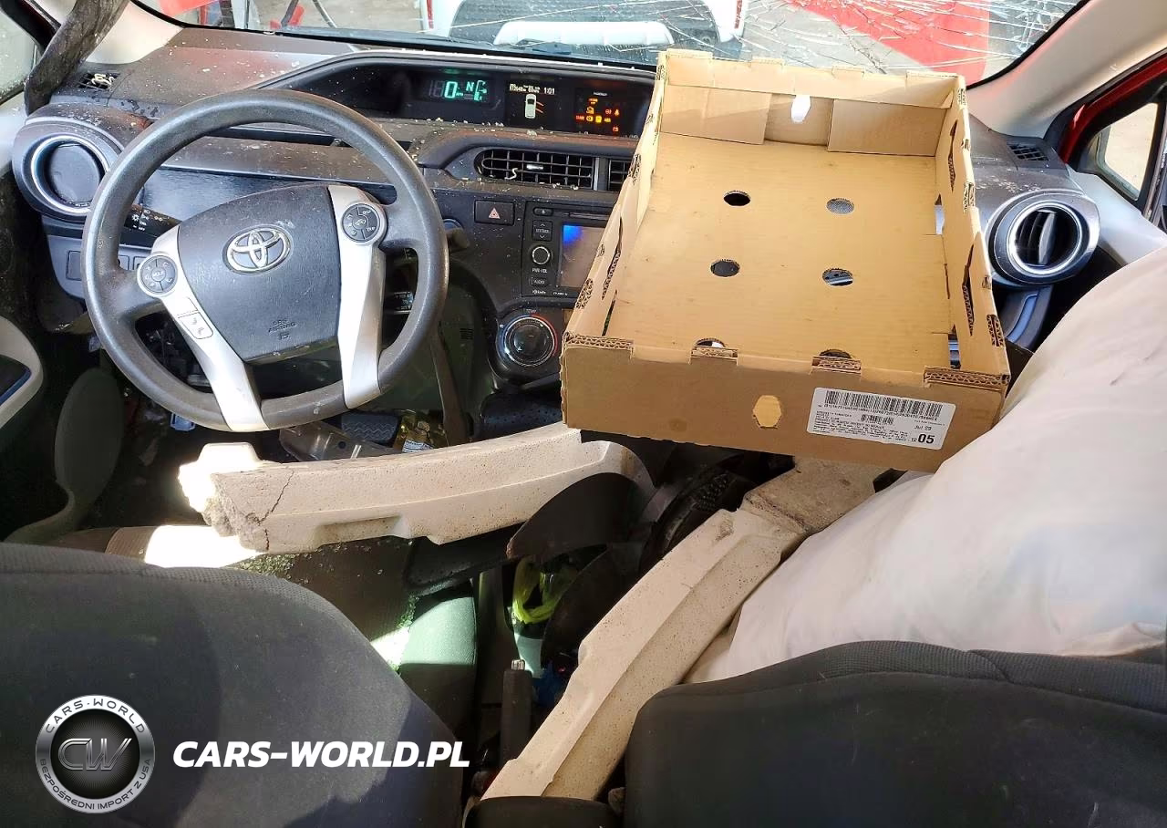 2013 Toyota Prius C Three VIN:JTDKDTB37D1533758 - 8