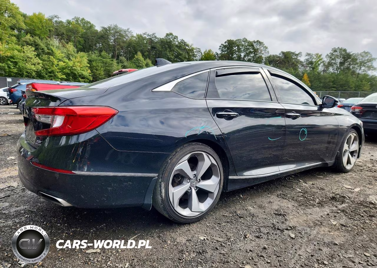 2018 Honda Accord Touring VIN:1HGCV2F95JA042130 - 3