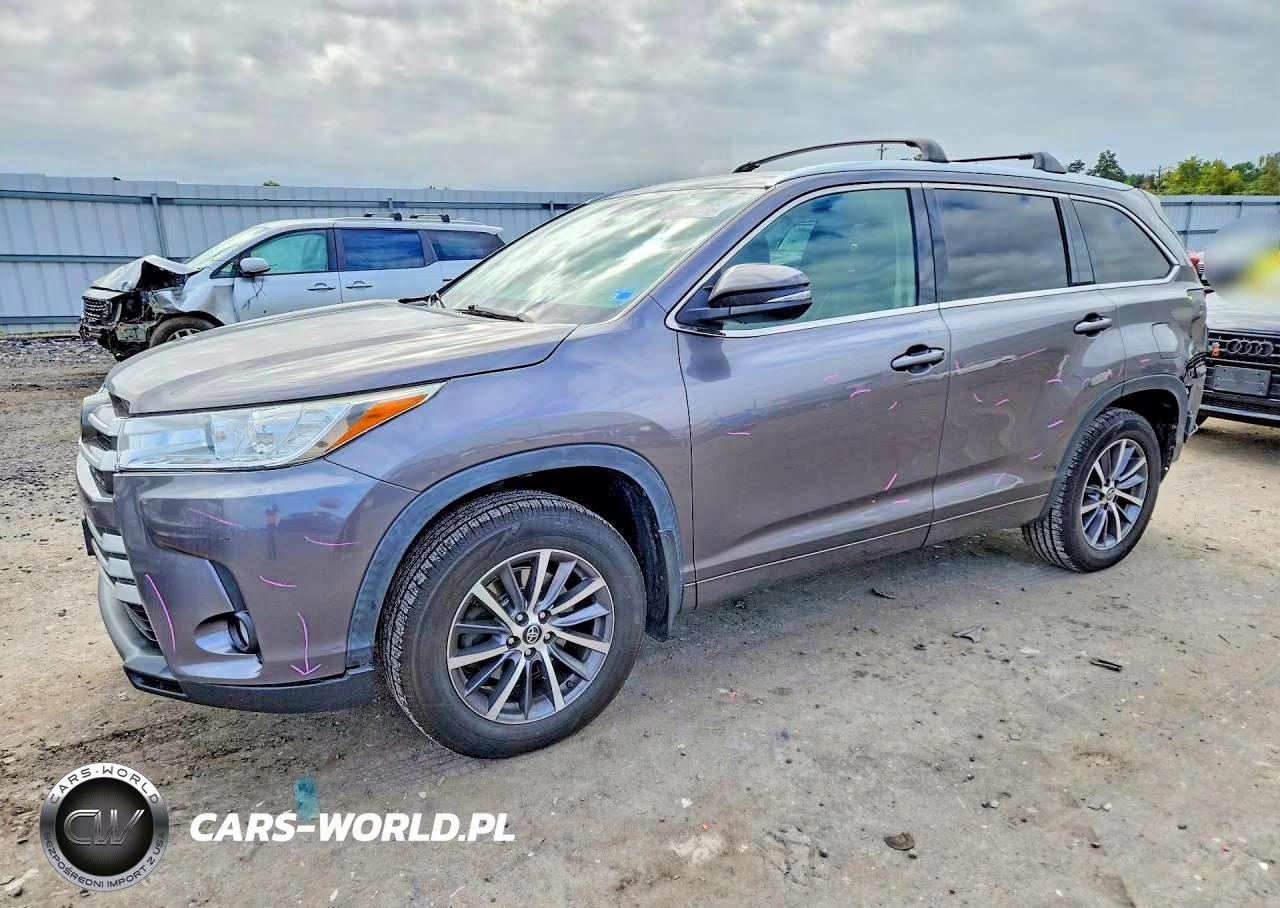 2018 Toyota Highlander Xle VIN:5TDJZRFH3JS529596 - 1