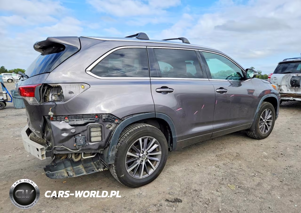 2018 Toyota Highlander Xle VIN:5TDJZRFH3JS529596 - 3
