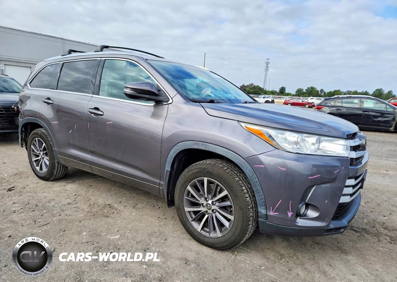 2018 Toyota Highlander Xle VIN:5TDJZRFH3JS529596 - 4