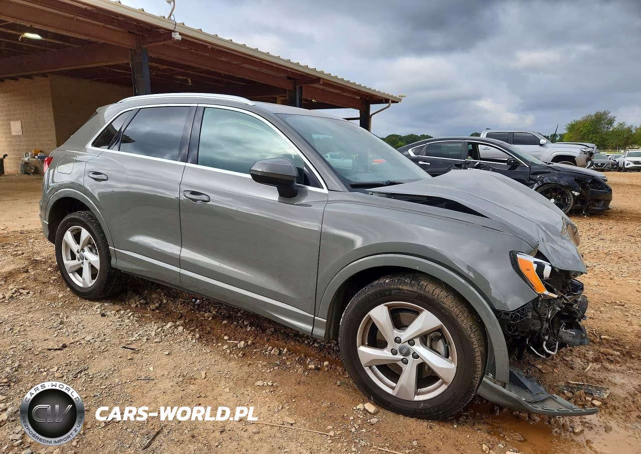 2019 Audi Q3 Premium VIN:WA1AECF35K1082632 - 4
