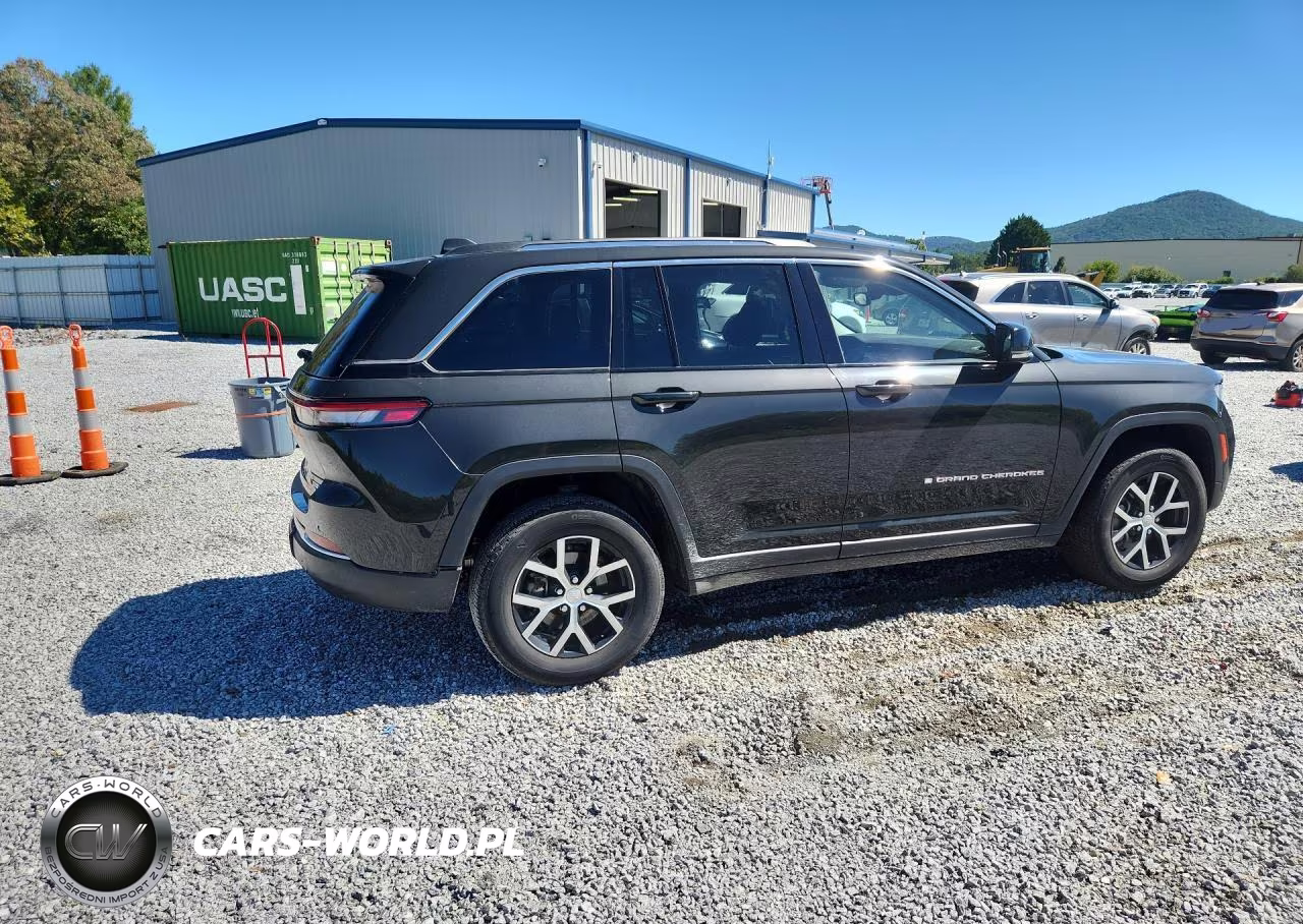 2023 Jeep Grand Cherokee Limited VIN:1C4RJHBG4PC613213 - 3
