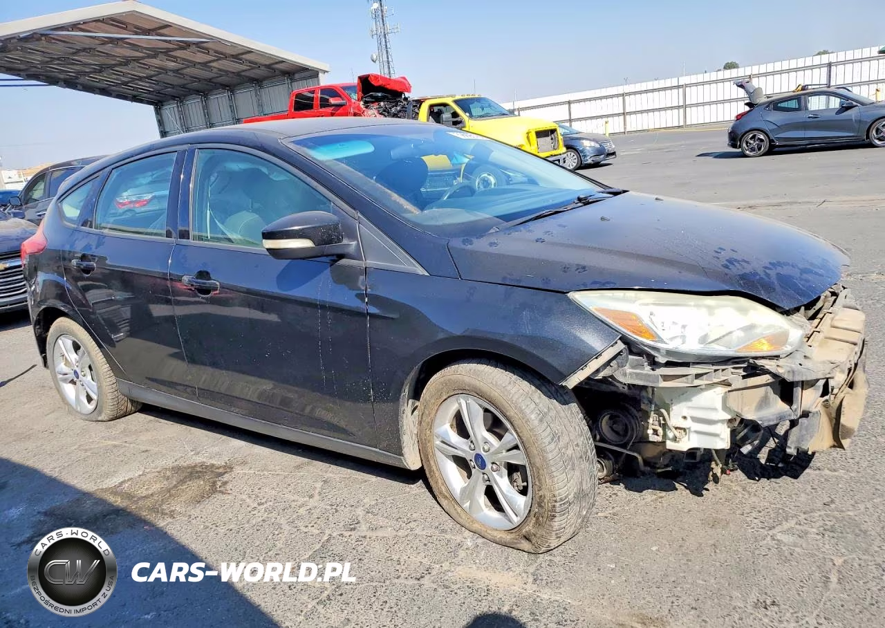 2014 Ford Focus Se VIN:1FADP3K29EL334150 - 4