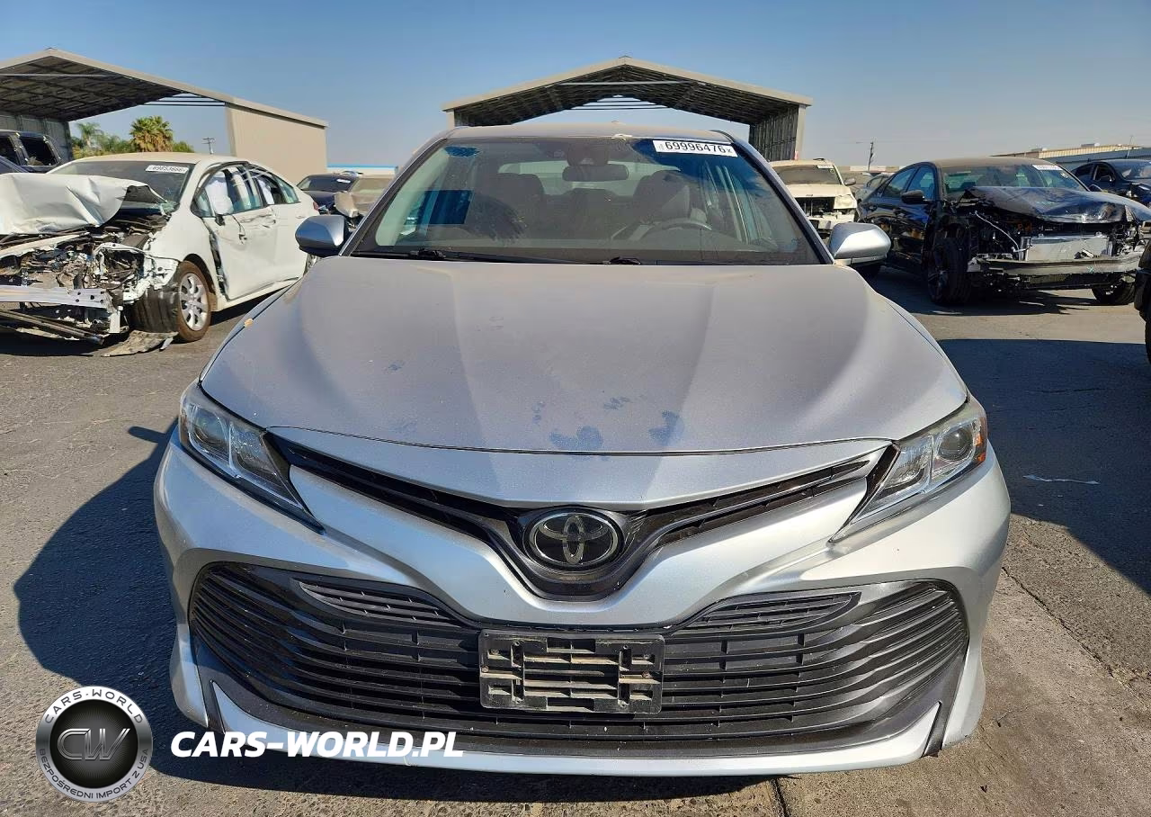 2019 Toyota Camry Le VIN:4T1B11HK2KU821156 - 5