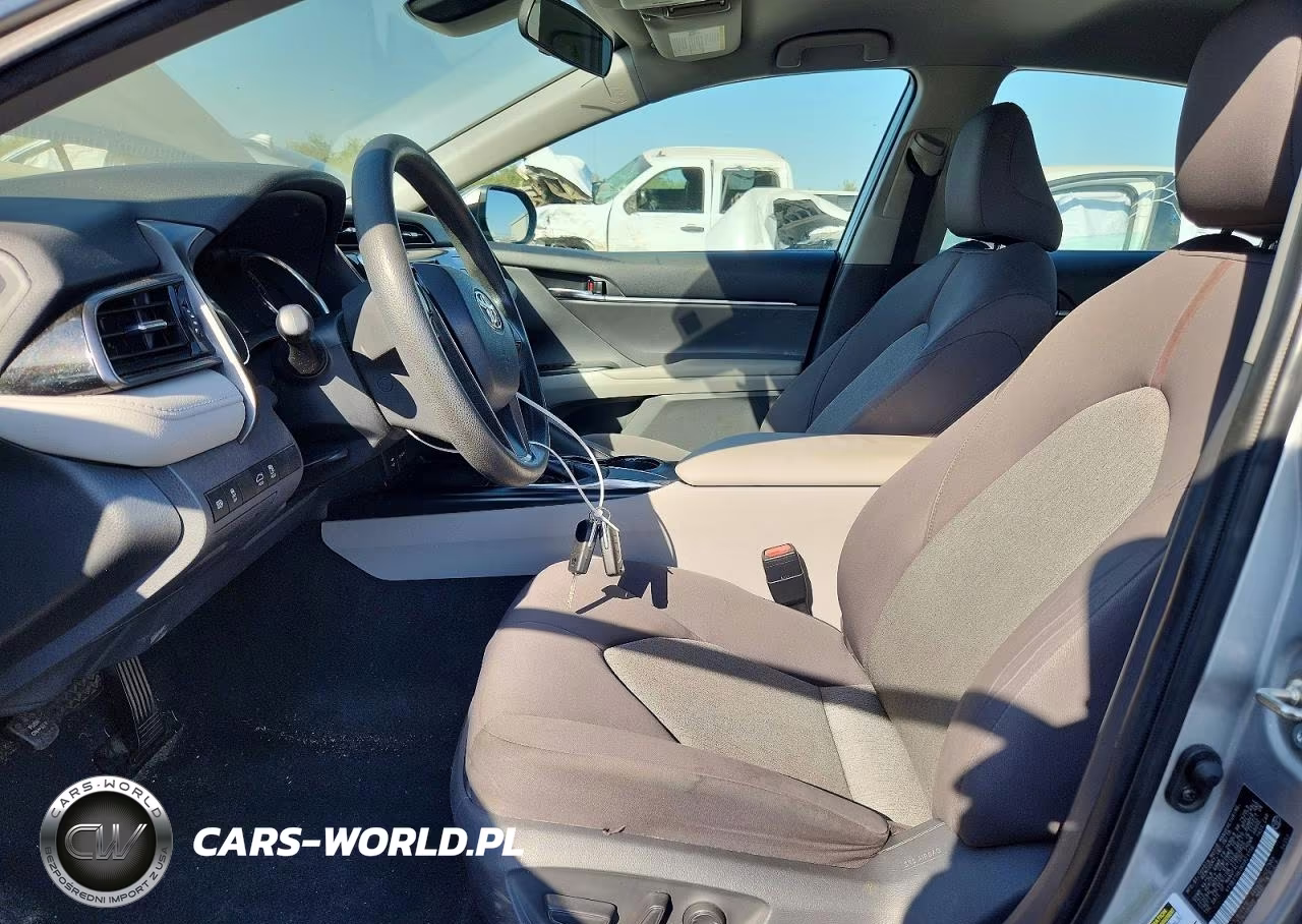 2019 Toyota Camry Le VIN:4T1B11HK2KU821156 - 7