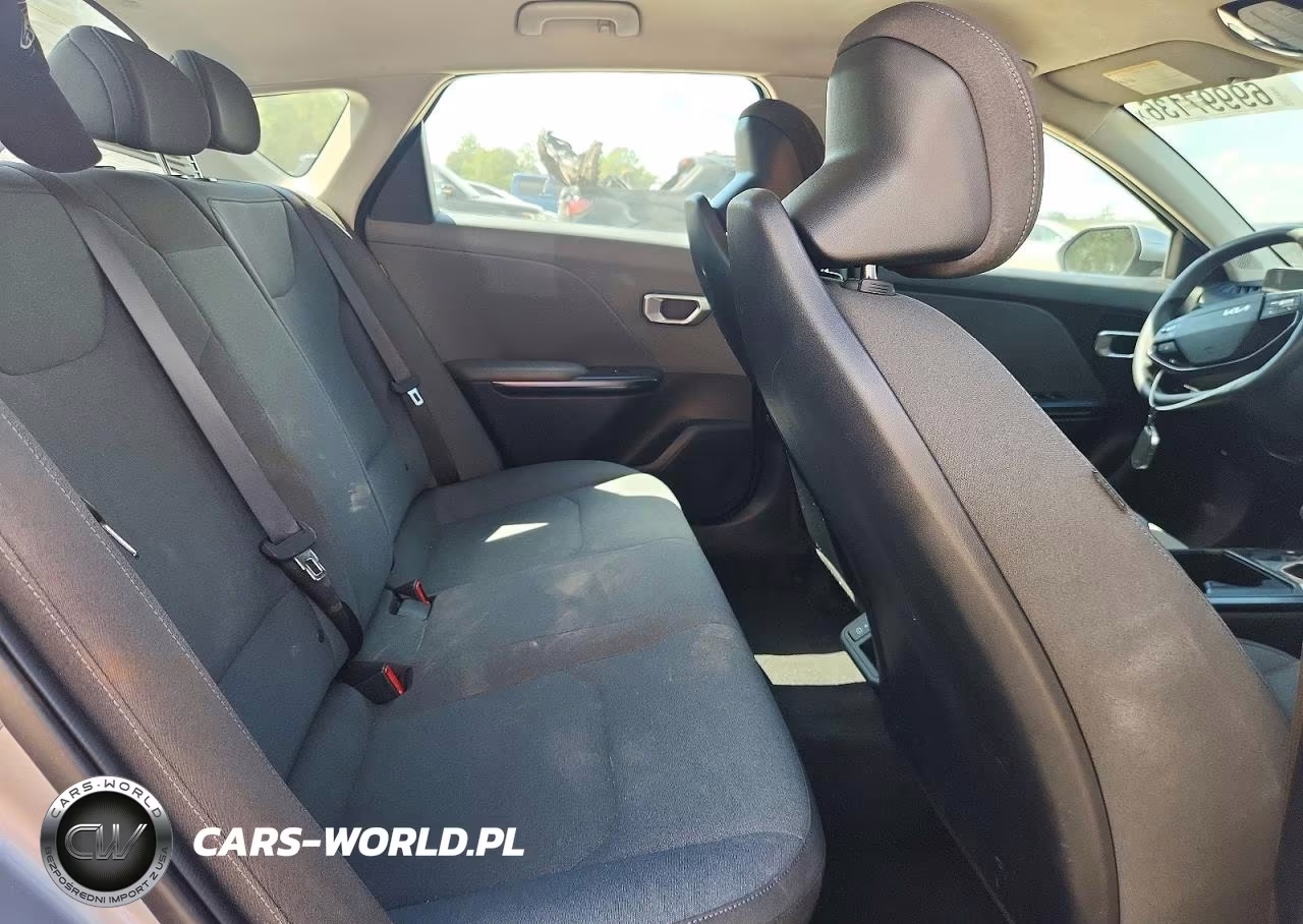 2025 Kia K4 Lxs VIN:3KPFT4DE3SE031378 - 10