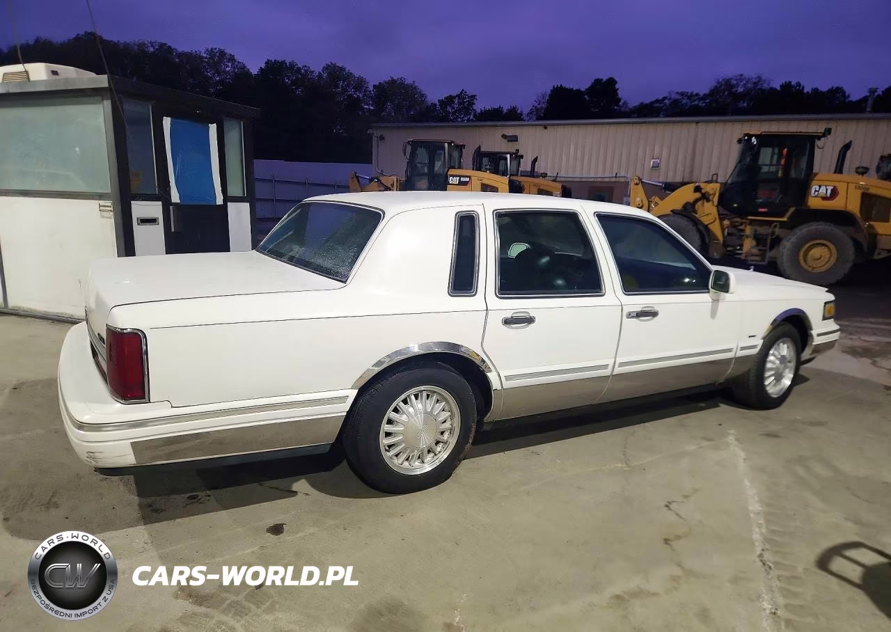 1996 Lincoln Town Car VIN:1LNLM82WXTY729884 - 3