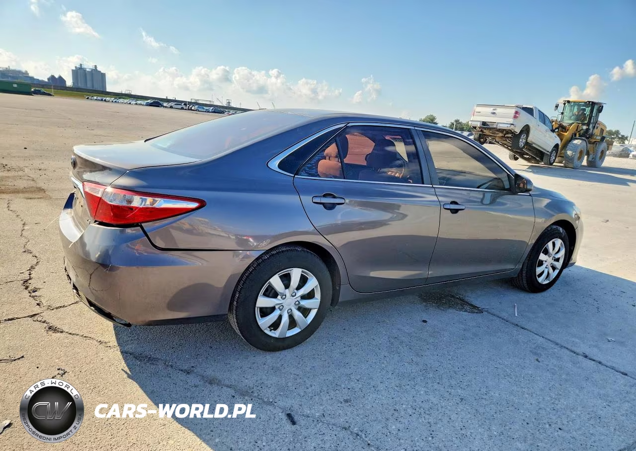 2016 Toyota Camry Le VIN:4T1BF1FK6GU201082 - 3