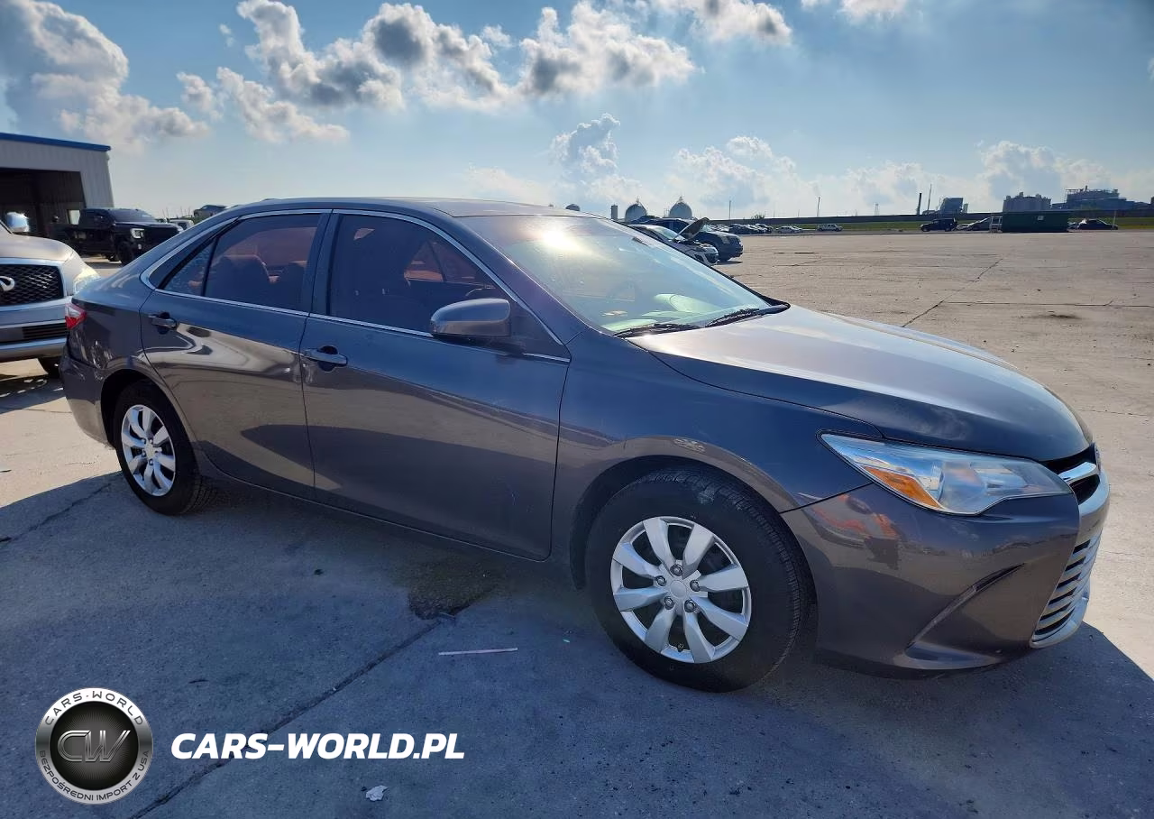 2016 Toyota Camry Le VIN:4T1BF1FK6GU201082 - 4
