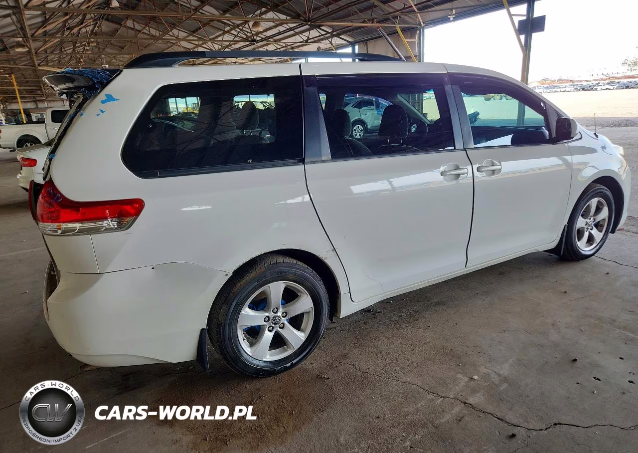 2013 Toyota Sienna Le VIN:5TDKK3DC9DS383321 - 3