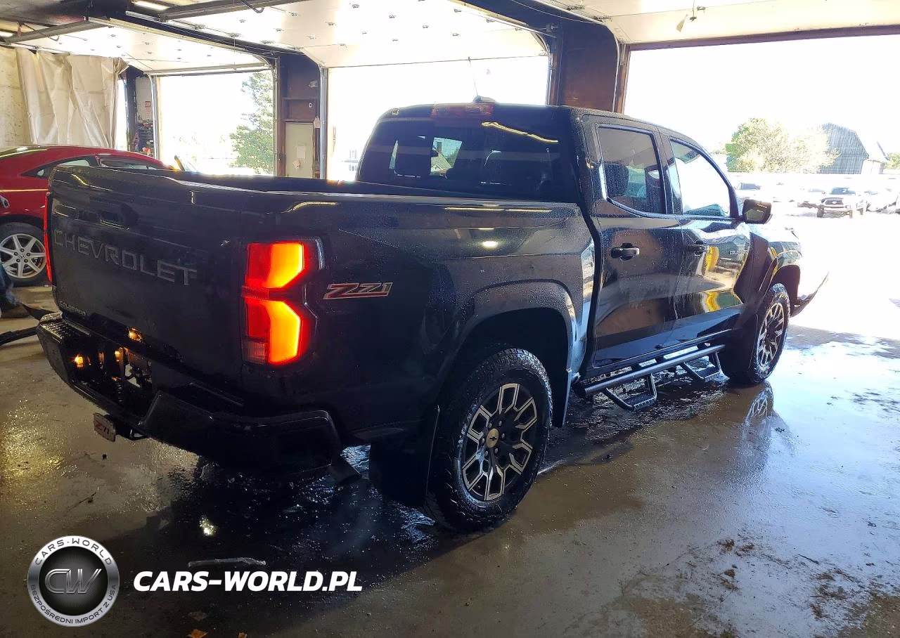 2024 Chevrolet Colorado Z71 VIN:1GCPTDEK3R1218142 - 3