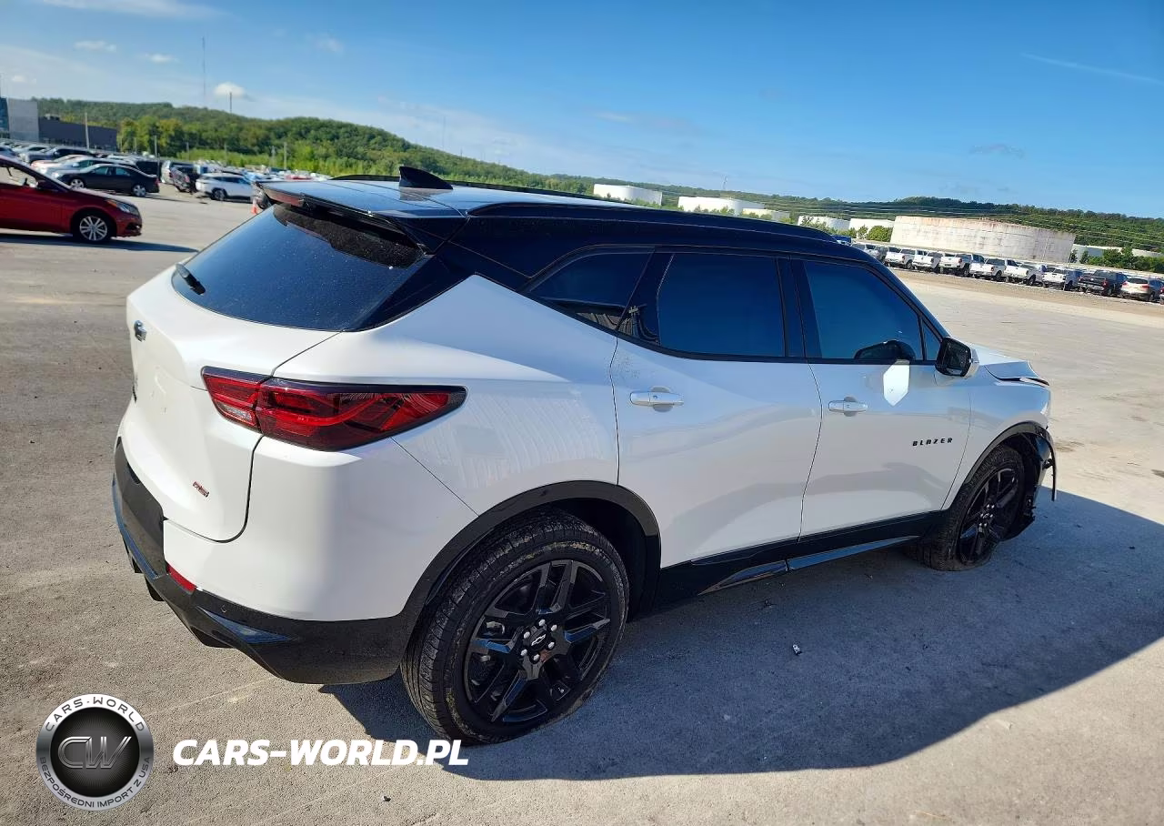 2024 Chevrolet Blazer Rs VIN:3GNKBERSXRS124732 - 3