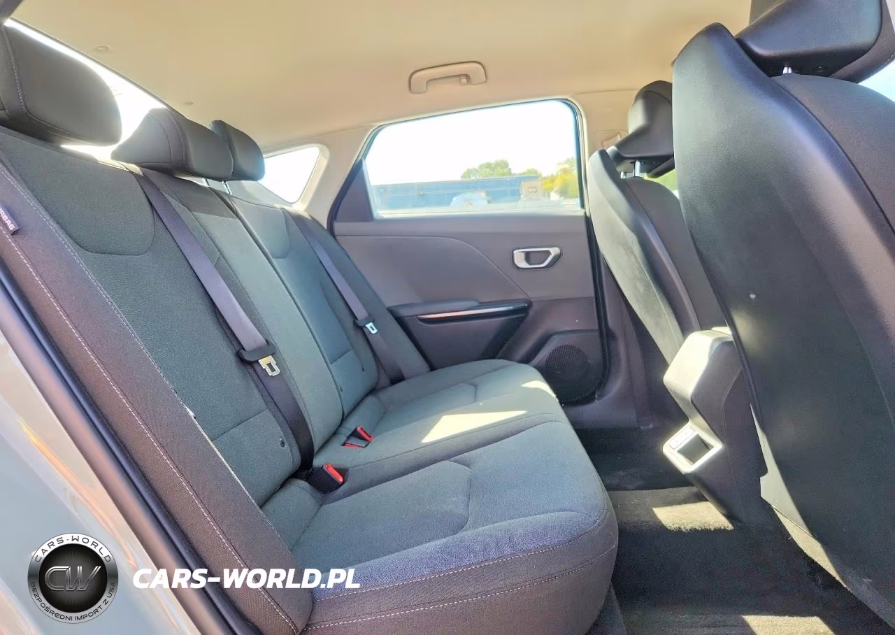 2025 Kia K4 Lxs VIN:3KPFT4DE7SE213620 - 10