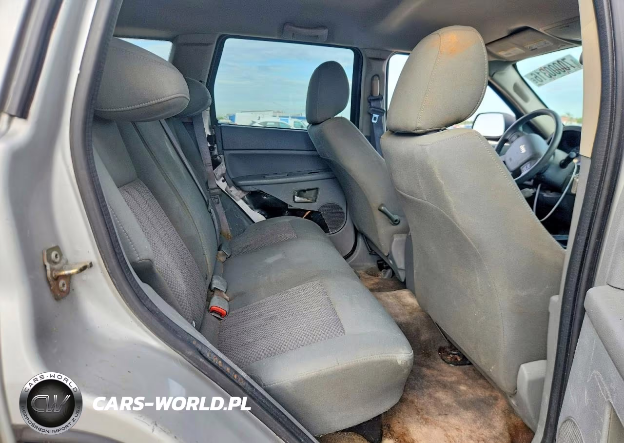 2005 Jeep Grand Cherokee Laredo VIN:1J4GS48K35C700939 - 10