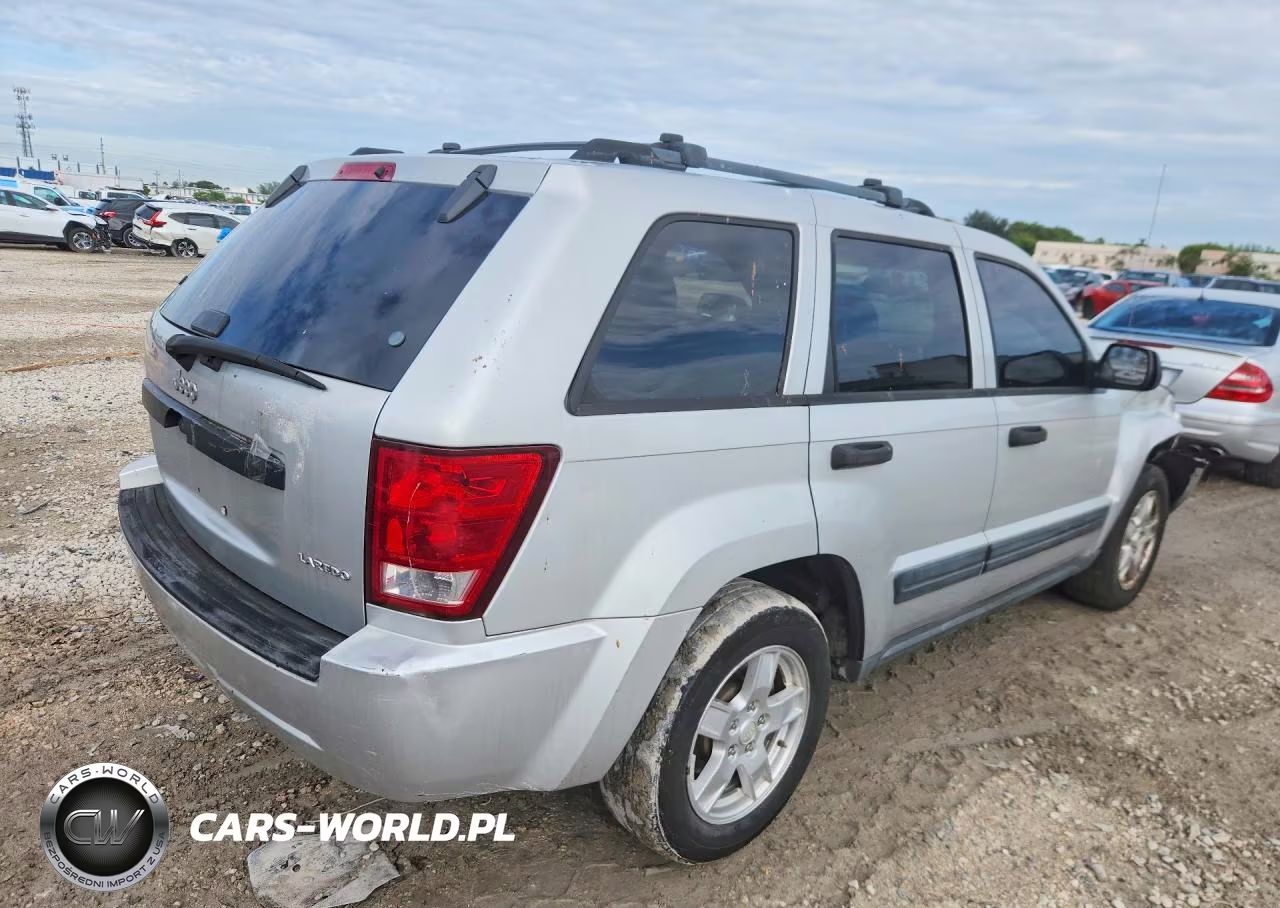 2005 Jeep Grand Cherokee Laredo VIN:1J4GS48K35C700939 - 3