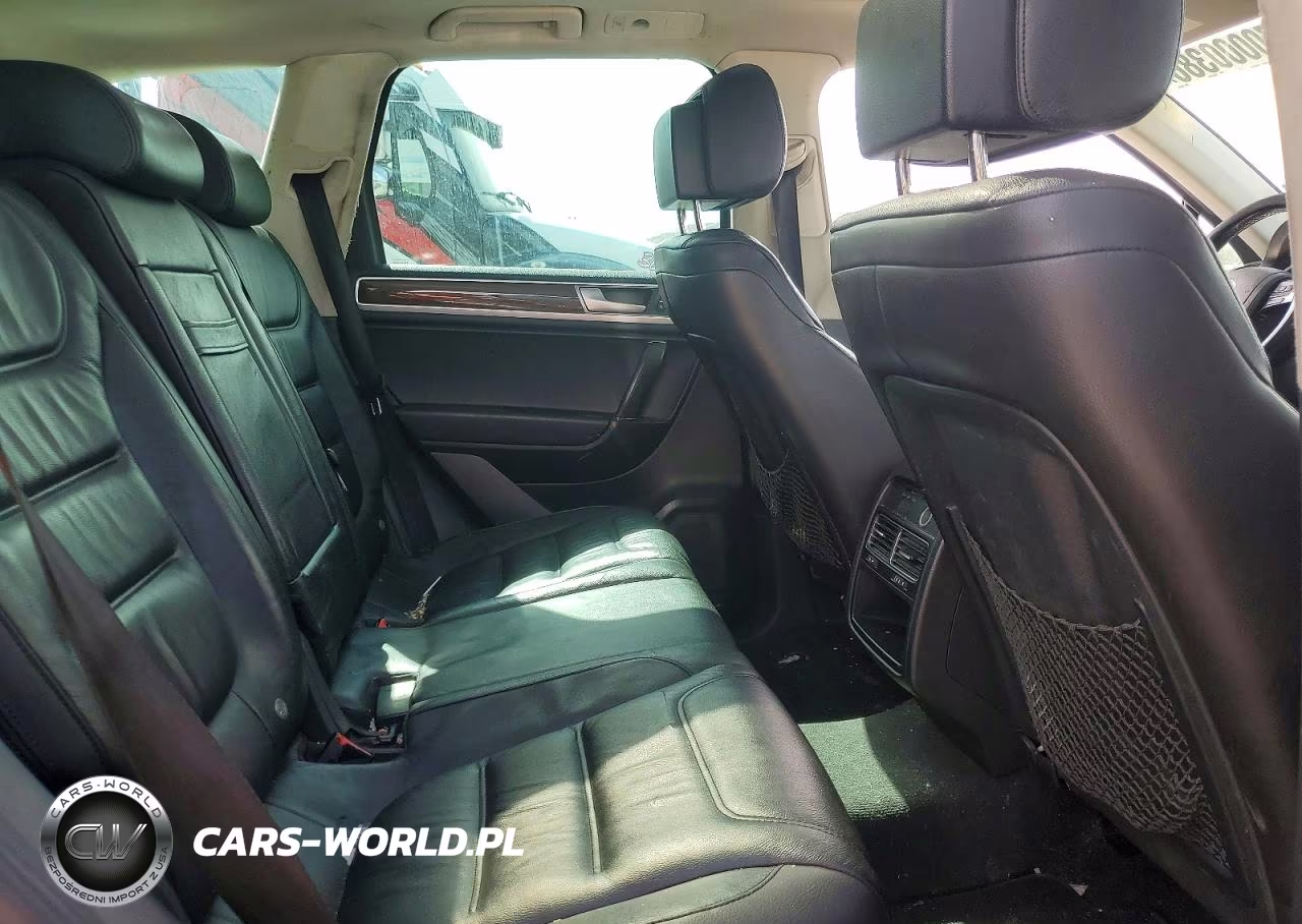 2015 Volkswagen Touareg V6 Tdi VIN:WVGEP9BPXFD002657 - 11