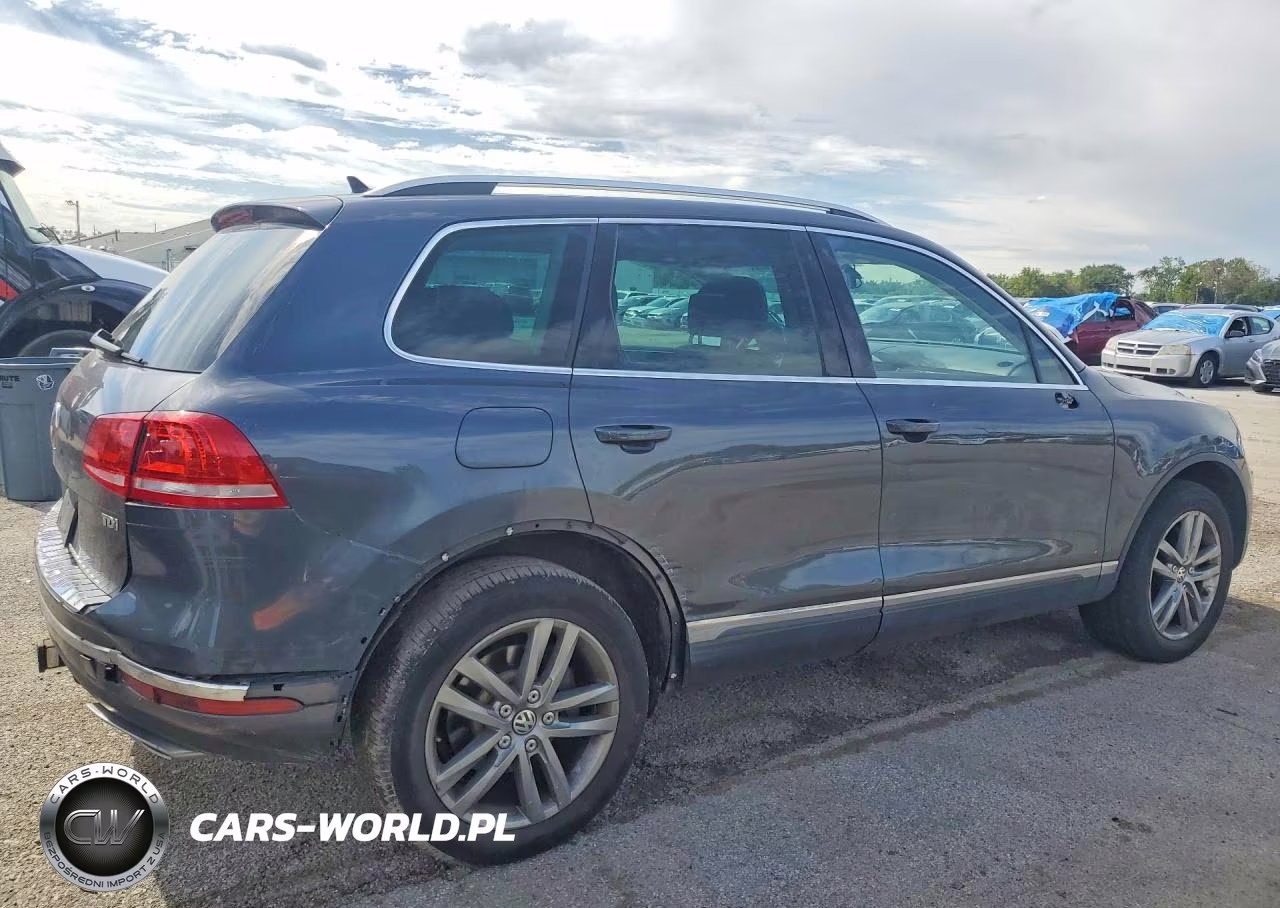2015 Volkswagen Touareg V6 Tdi VIN:WVGEP9BPXFD002657 - 3