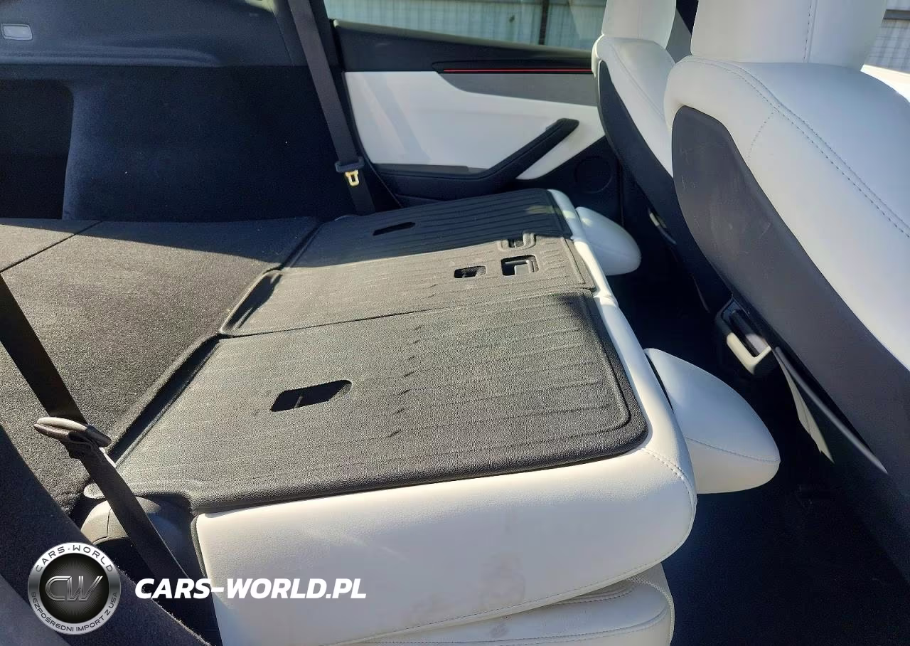2026 Tesla Model Y VIN:7SAYGDEE7TF424682 - 10