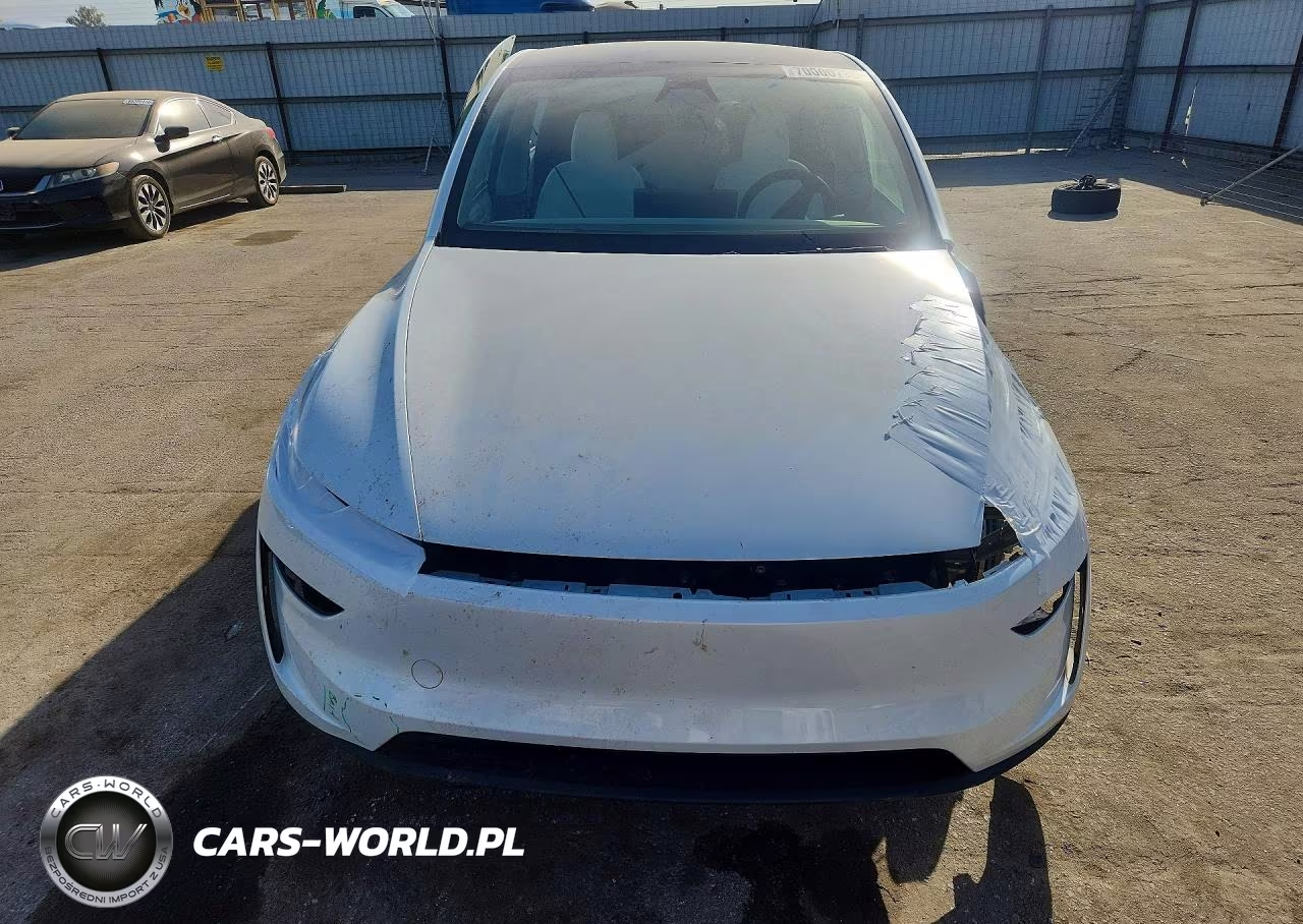 2026 Tesla Model Y VIN:7SAYGDEE7TF424682 - 5