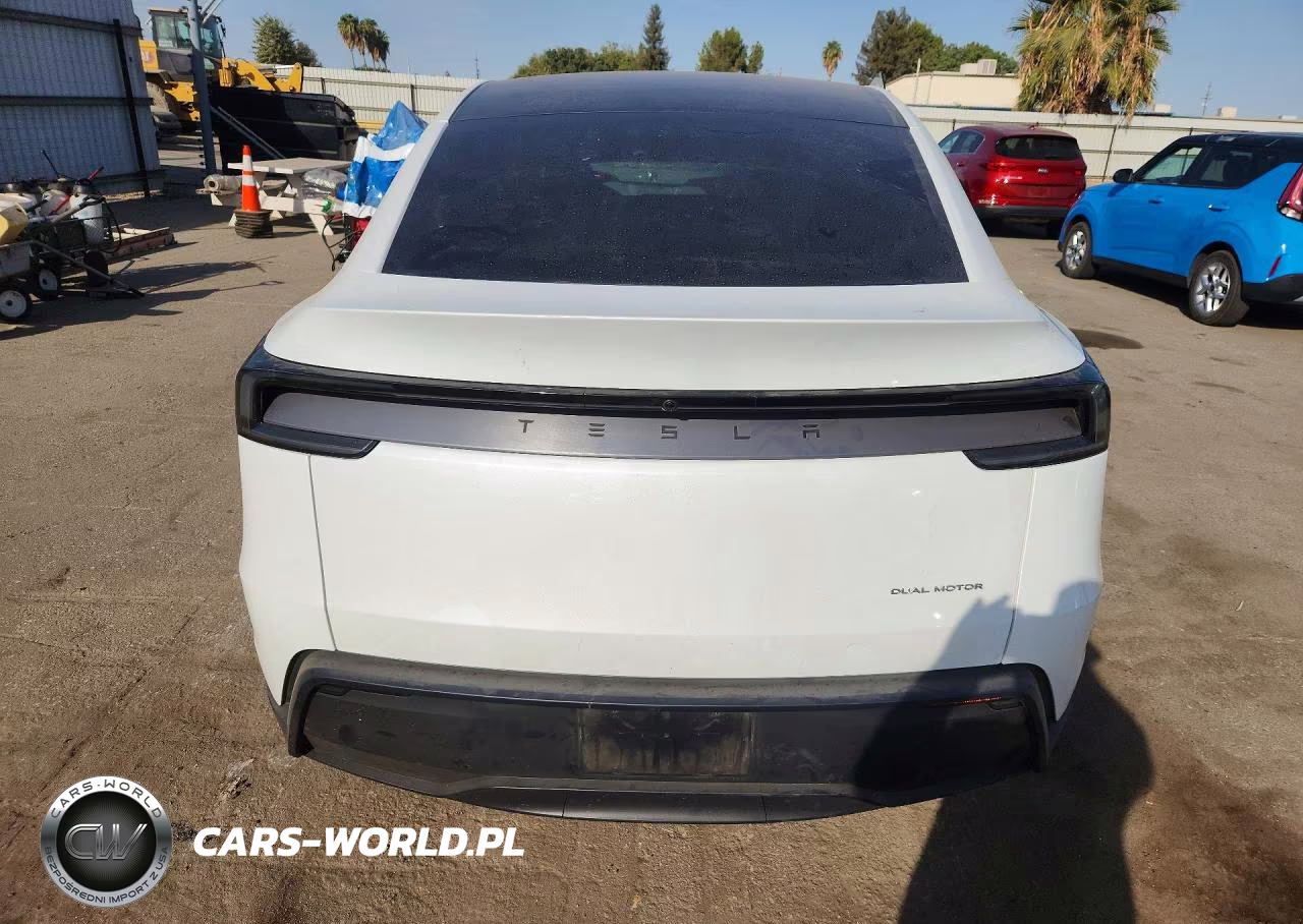 2026 Tesla Model Y VIN:7SAYGDEE7TF424682 - 6