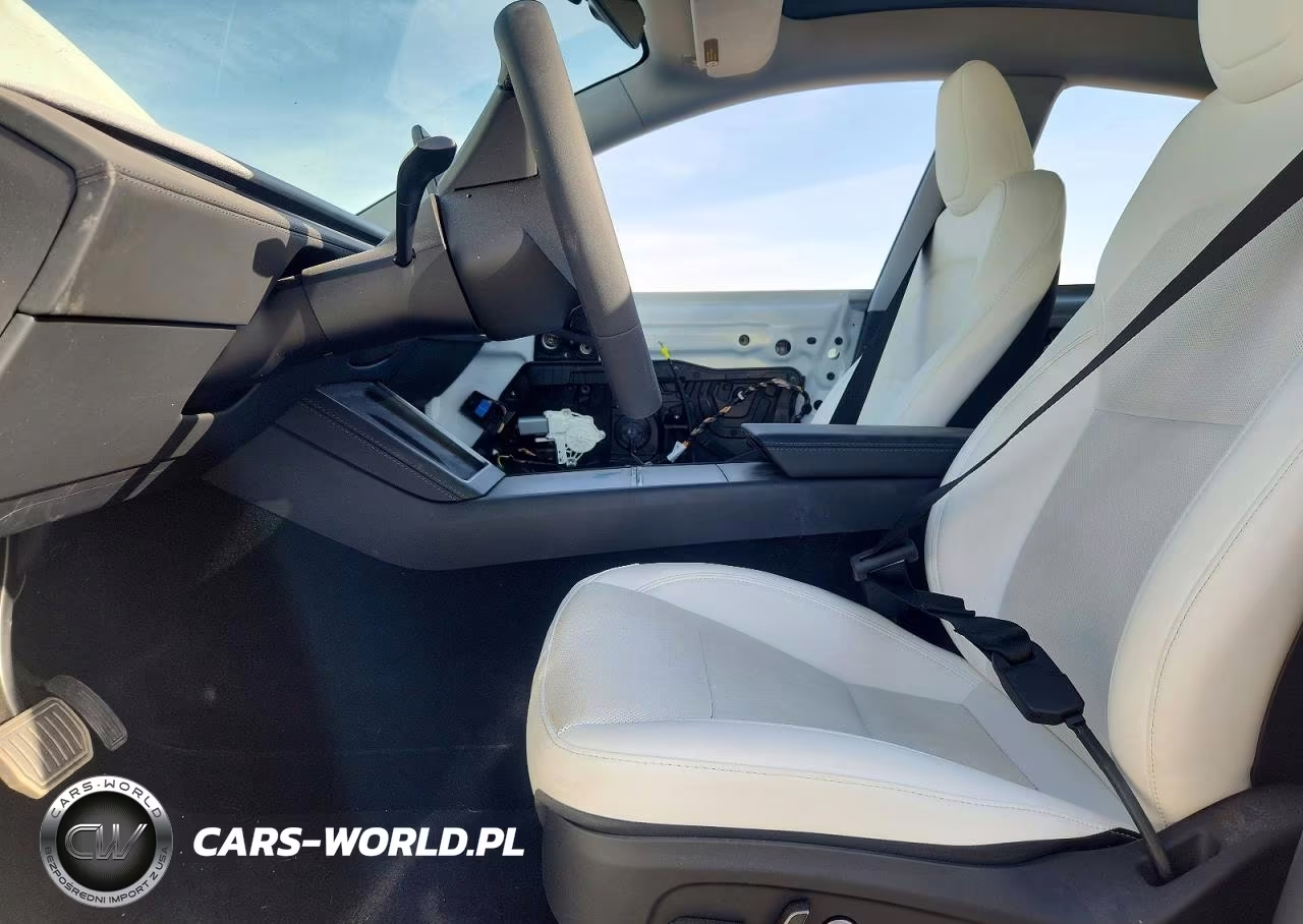 2026 Tesla Model Y VIN:7SAYGDEE7TF424682 - 7