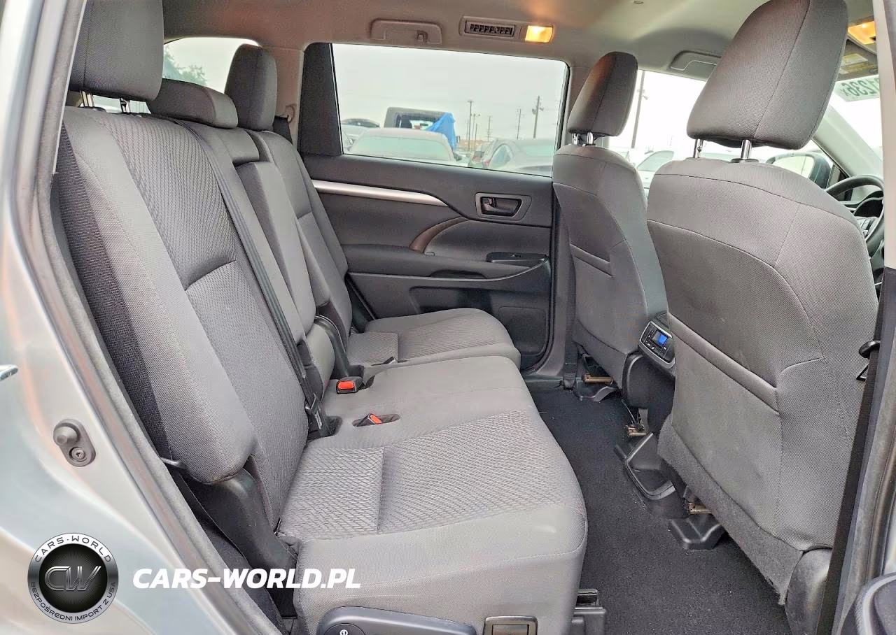 2018 Toyota Highlander Le VIN:5TDZARFH1JS038650 - 11