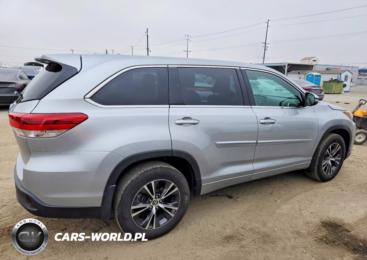 2018 Toyota Highlander Le VIN:5TDZARFH1JS038650 - 3